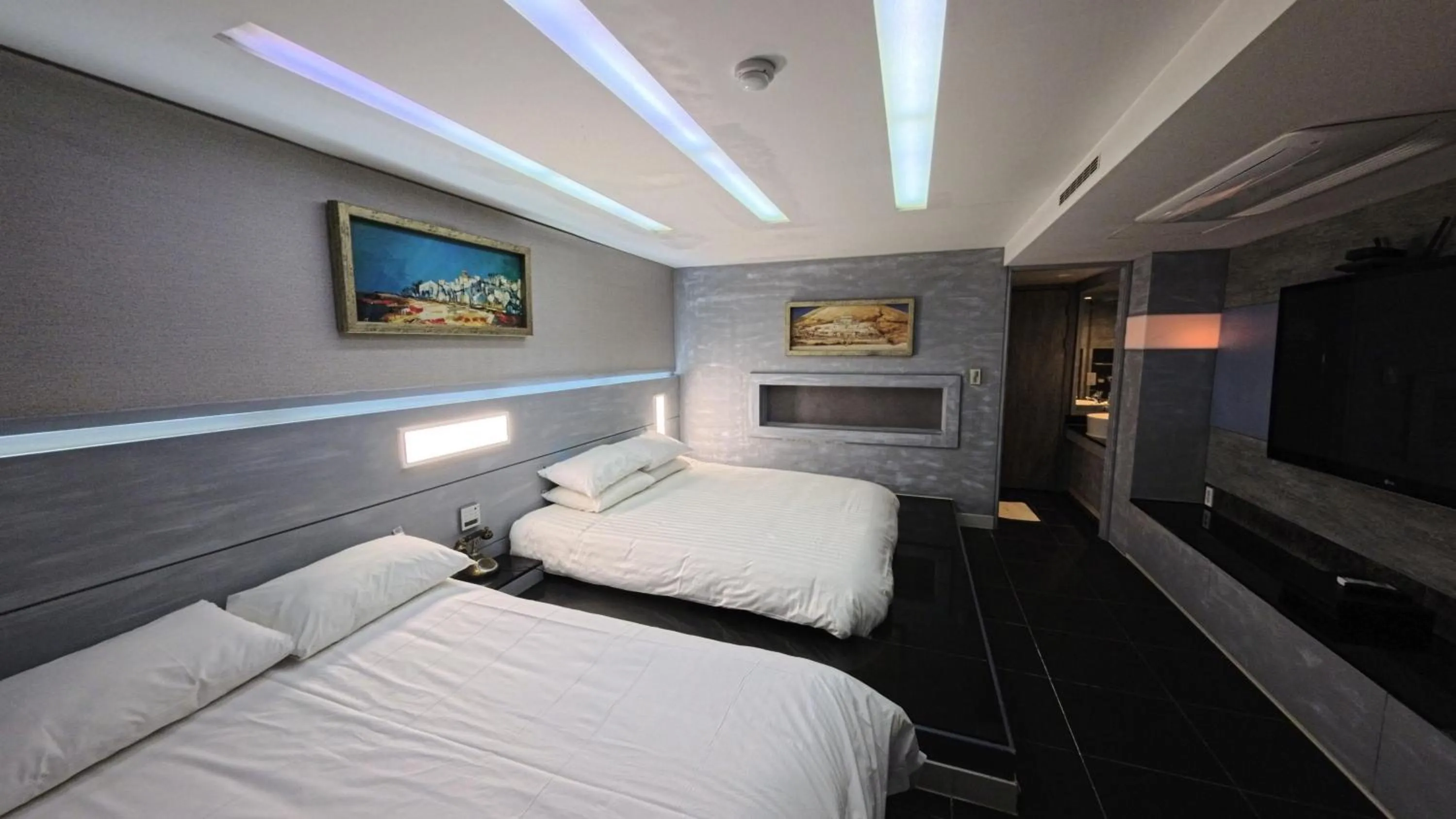 Bed in Friendly DH Naissance Hotel by Mindrum Group