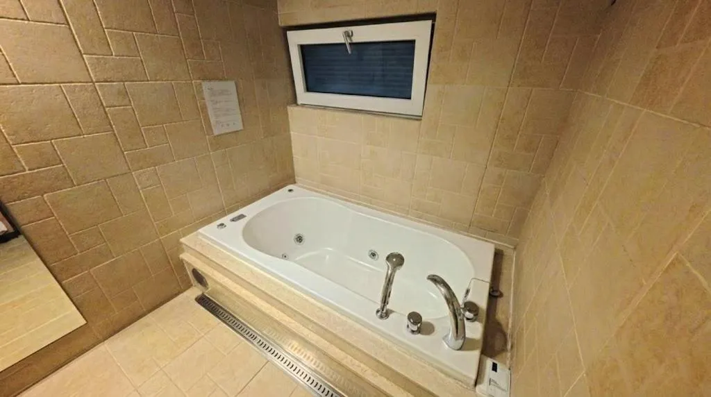 Friendly DH Naissance Hotel by Mindrum Group