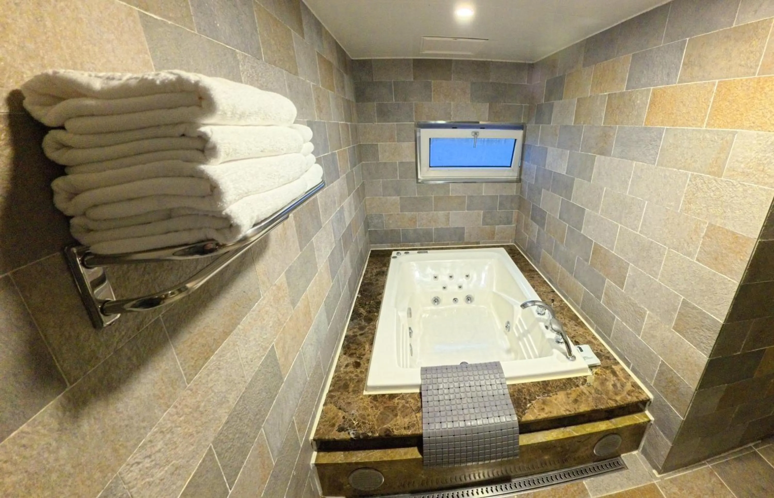 Friendly DH Naissance Hotel by Mindrum Group