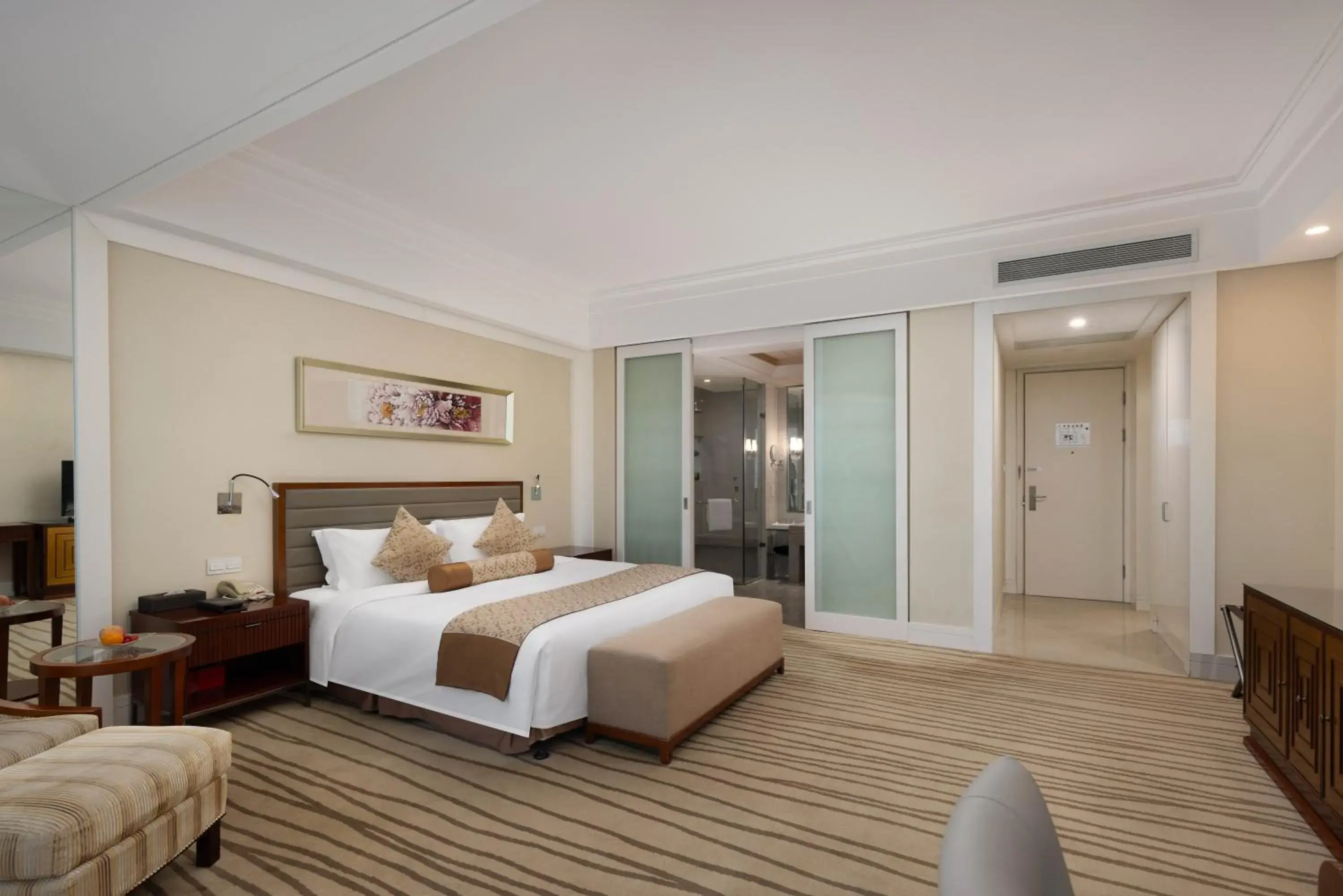 Bed in New Century Hotel Qingdao Bed in New Century Hotel Qingdao