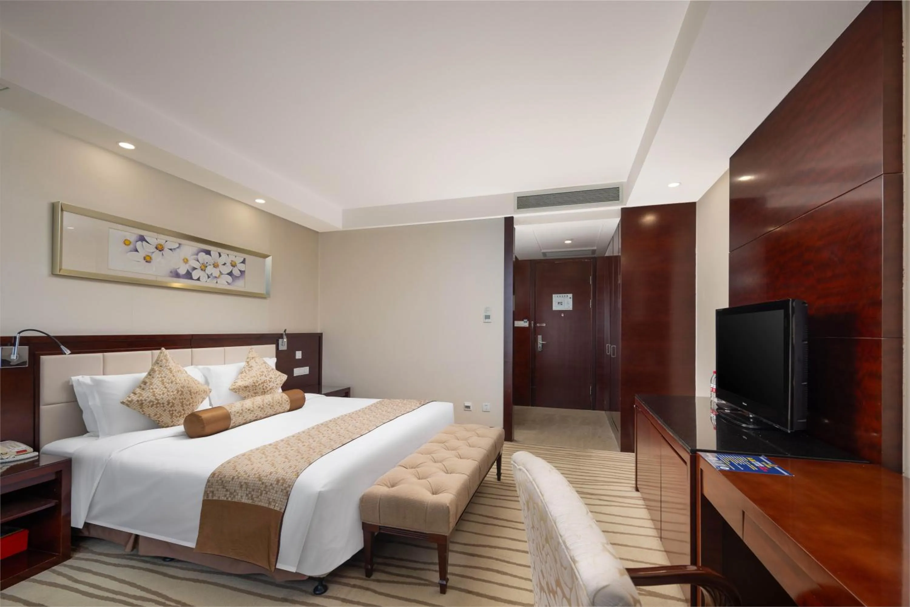 Bed in New Century Hotel Qingdao
