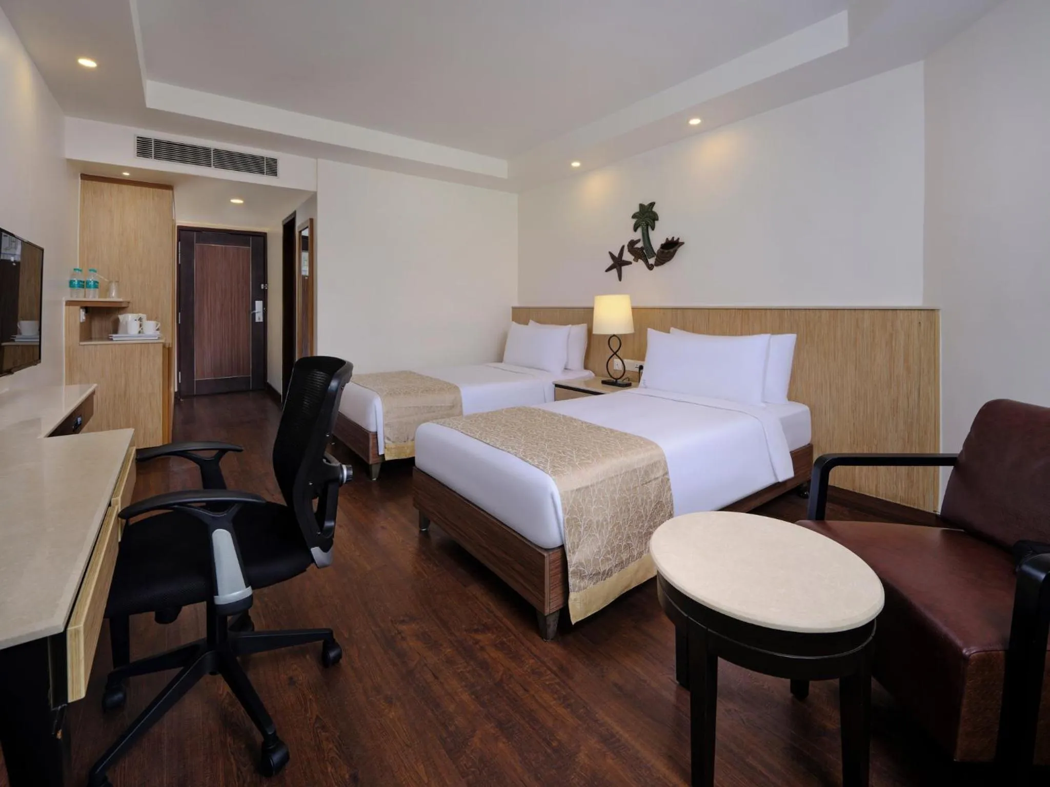 Photo of the whole room, Bed in Holiday Inn Resort Goa by IHG