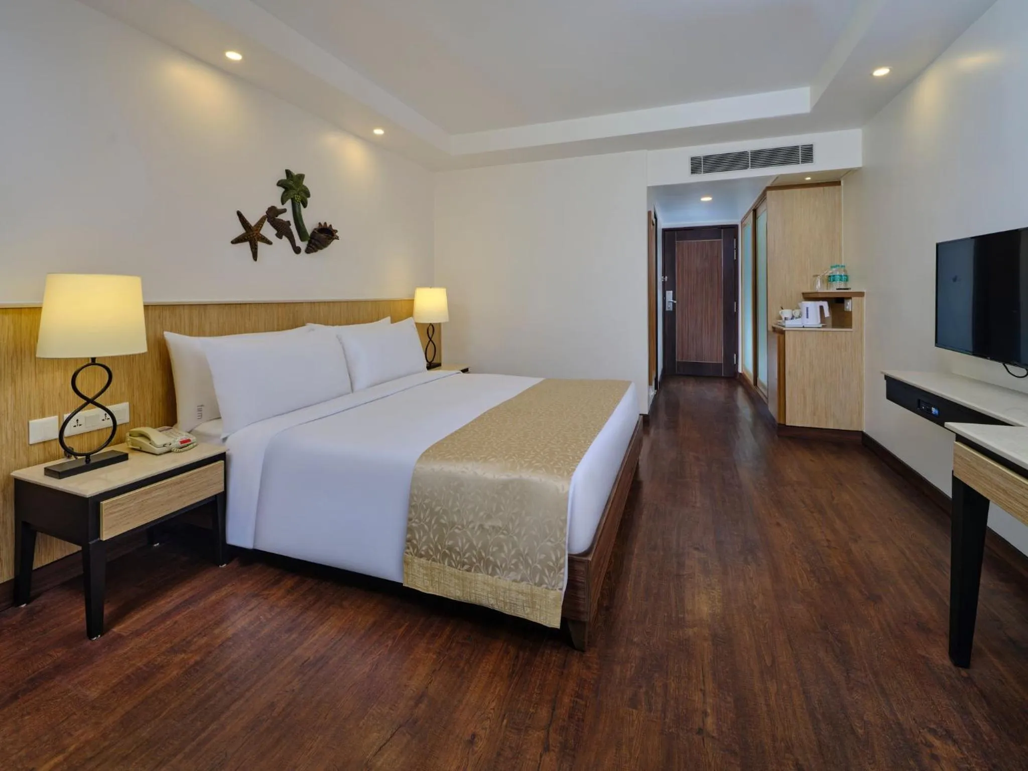 Photo of the whole room, Bed in Holiday Inn Resort Goa by IHG