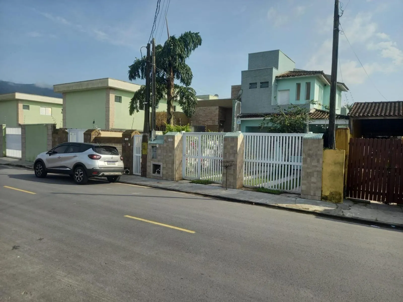 SOBRADO-BERTIOGA-Uso exclusivo para grupos de até 12 pessoas em 1 até 4 suítes