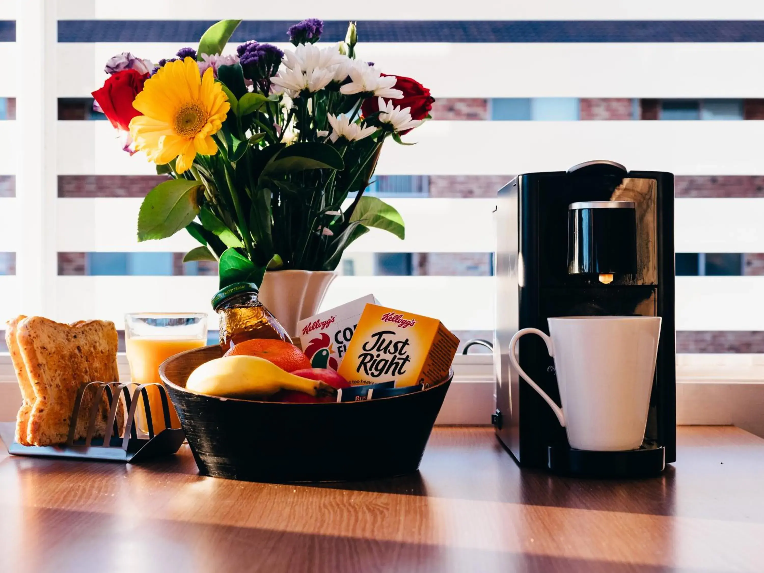 Breakfast in La Costa Beachside Motel Breakfast in La Costa Beachside Motel