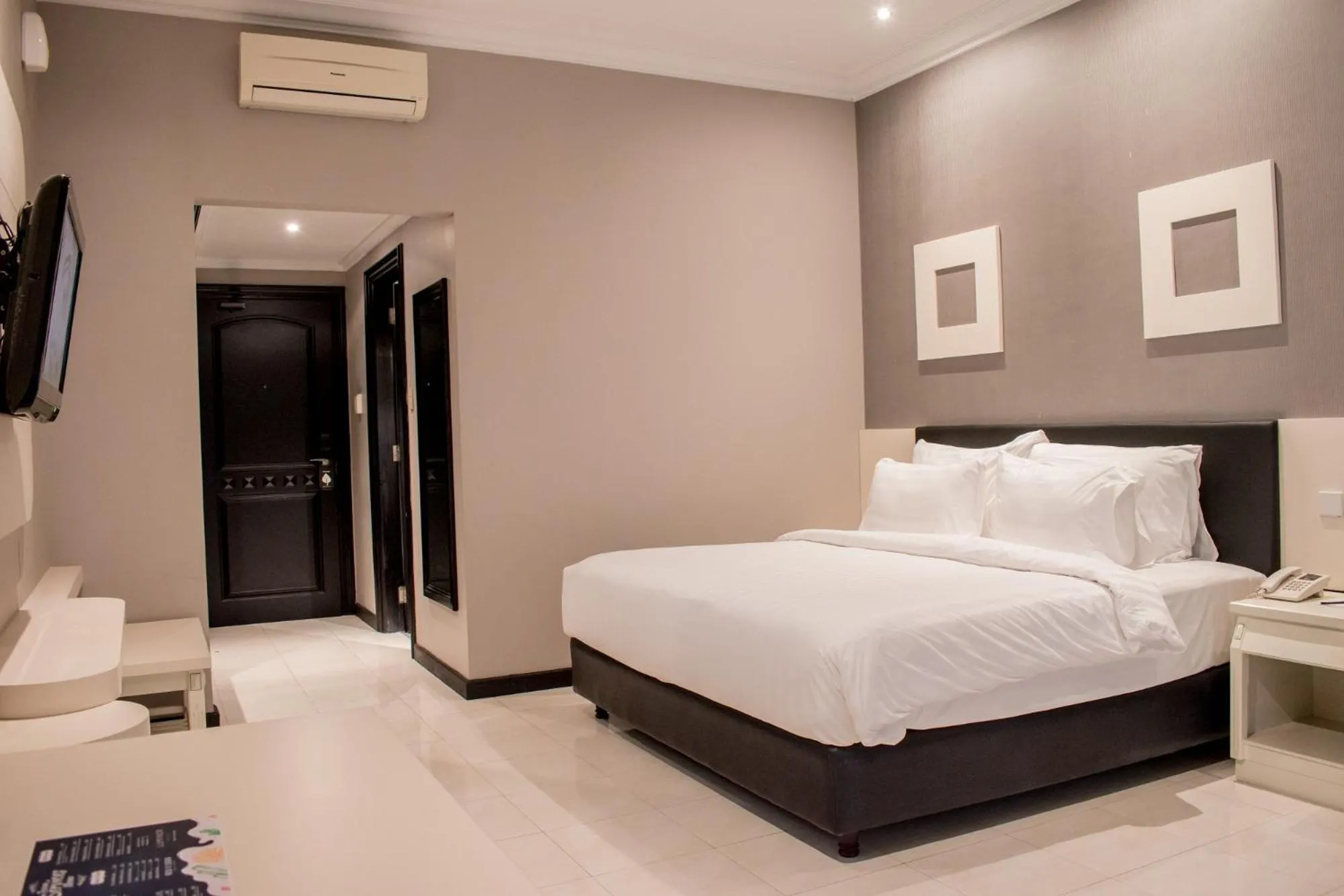 Bed in Luminor Hotel Jember By WH