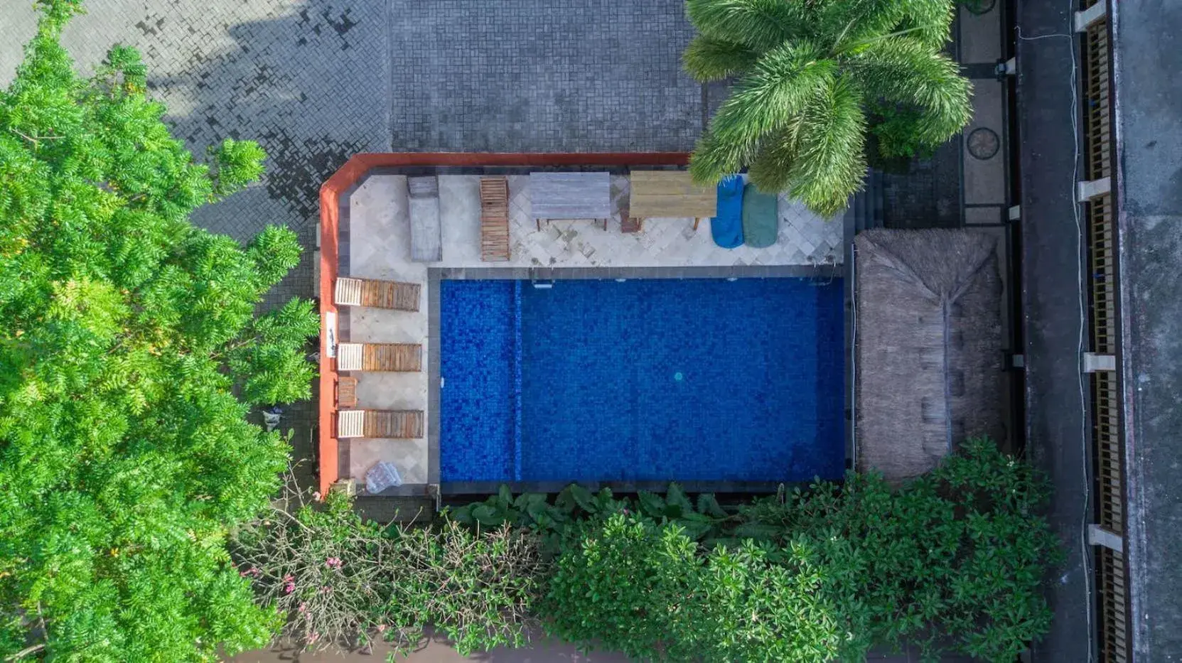 Swimming pool in Central Inn Senggigi Swimming pool in Central Inn Senggigi