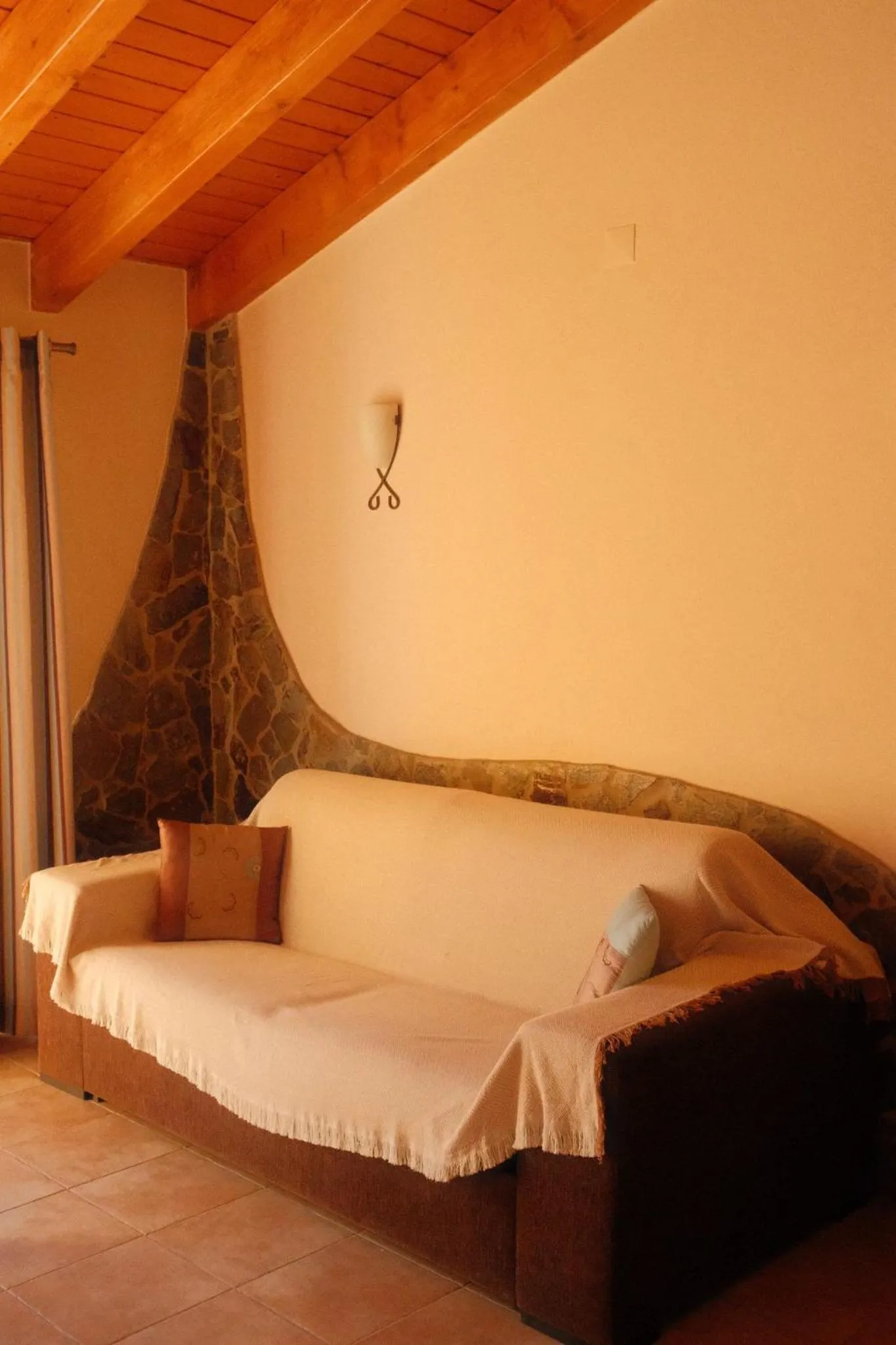 Living room, Bed in Montinho De Ouro