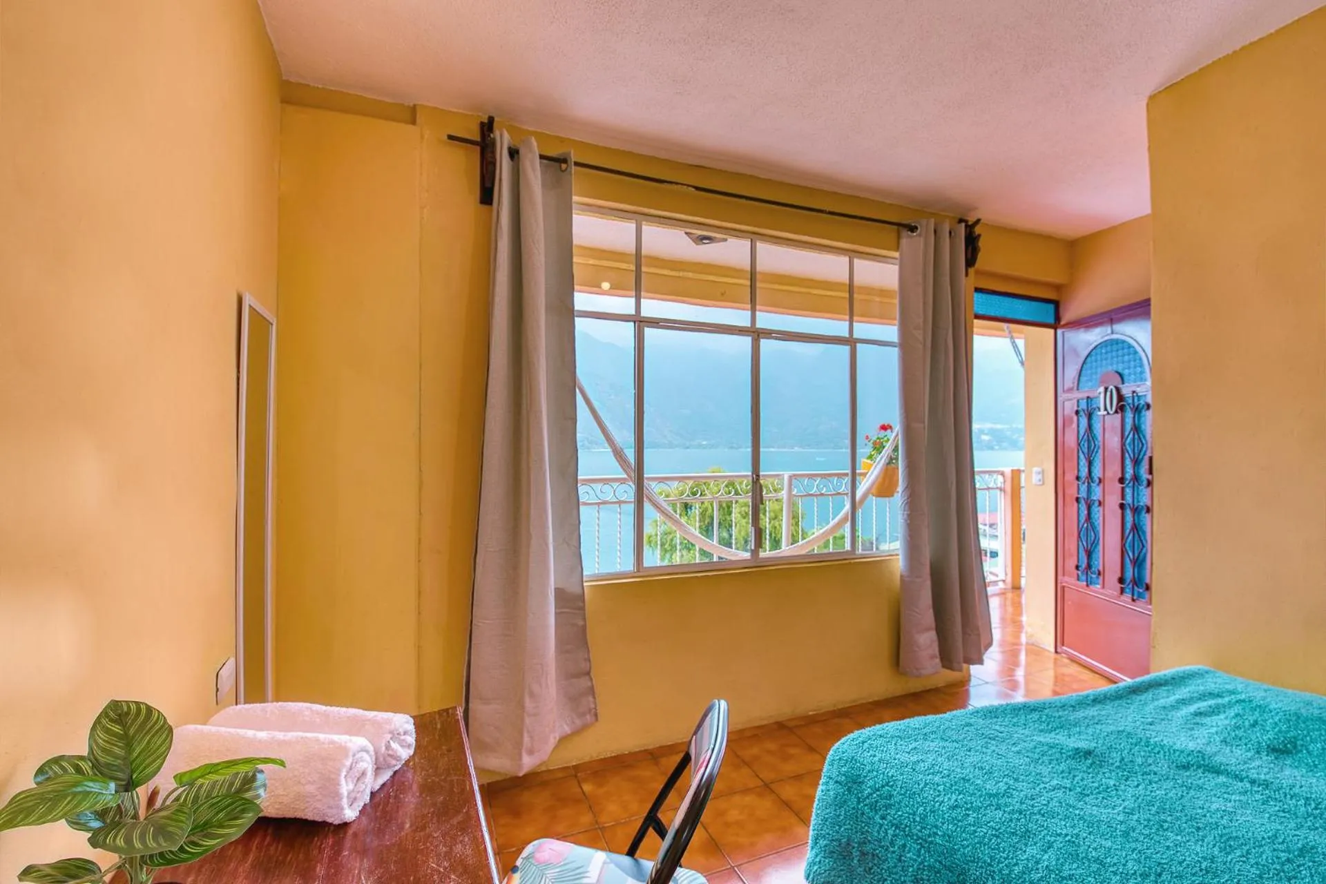 Natural landscape, Bed in Amigos