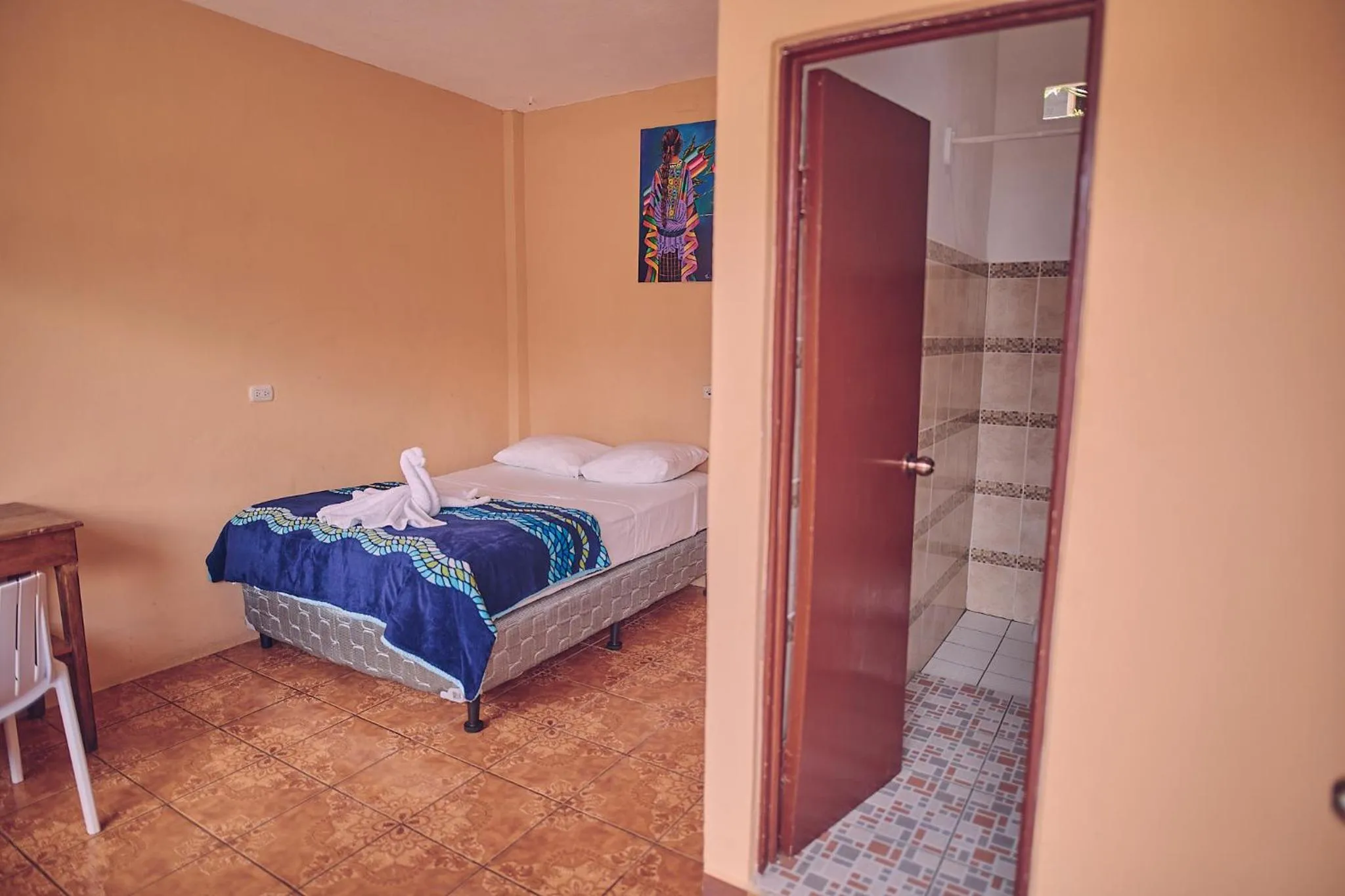 Photo of the whole room, Bed in Amigos