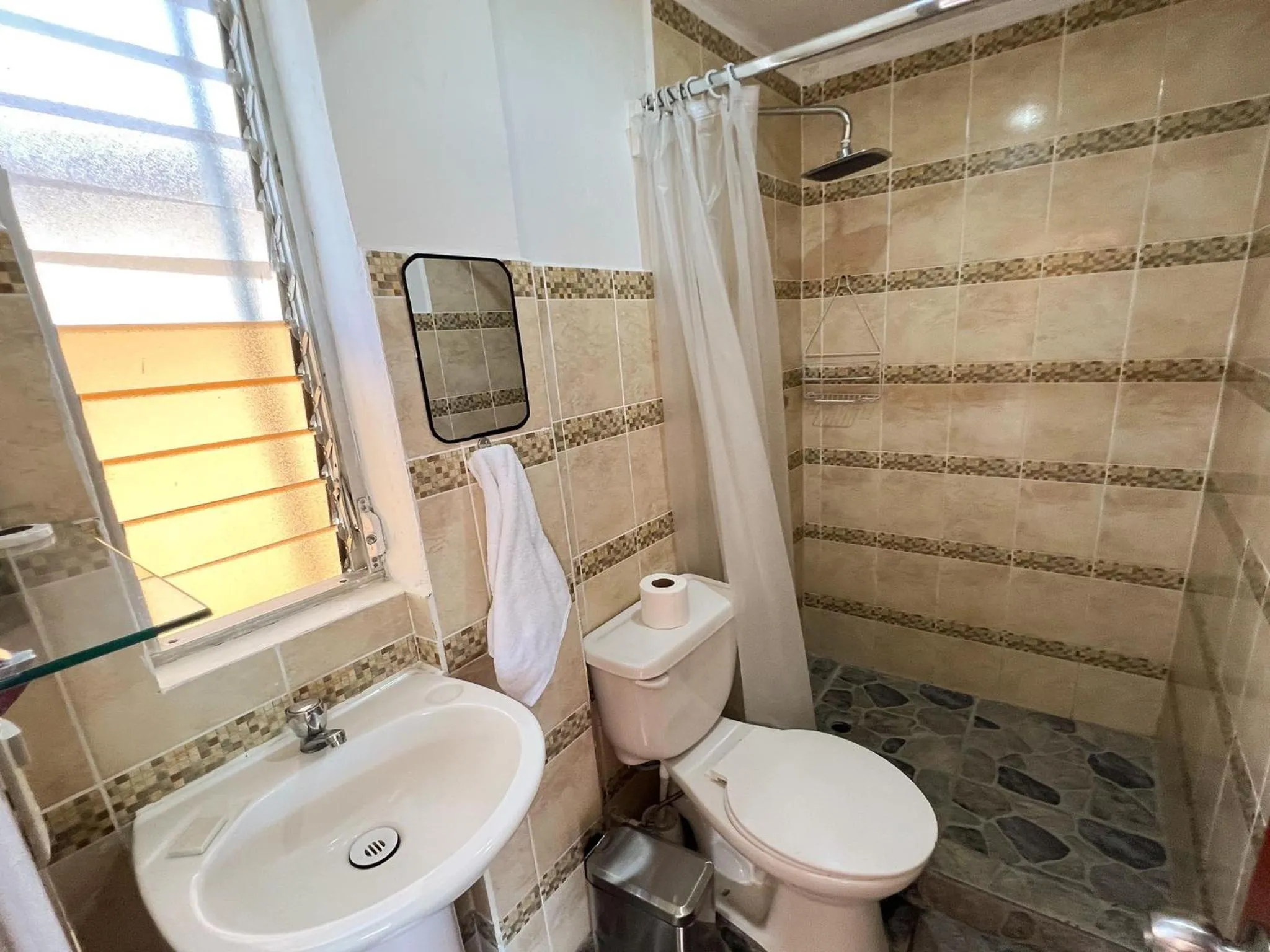 Shower in Amigos