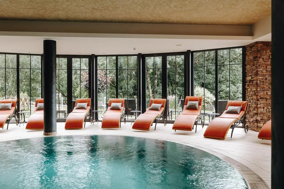 Swimming pool in Gut Berg Naturhotel