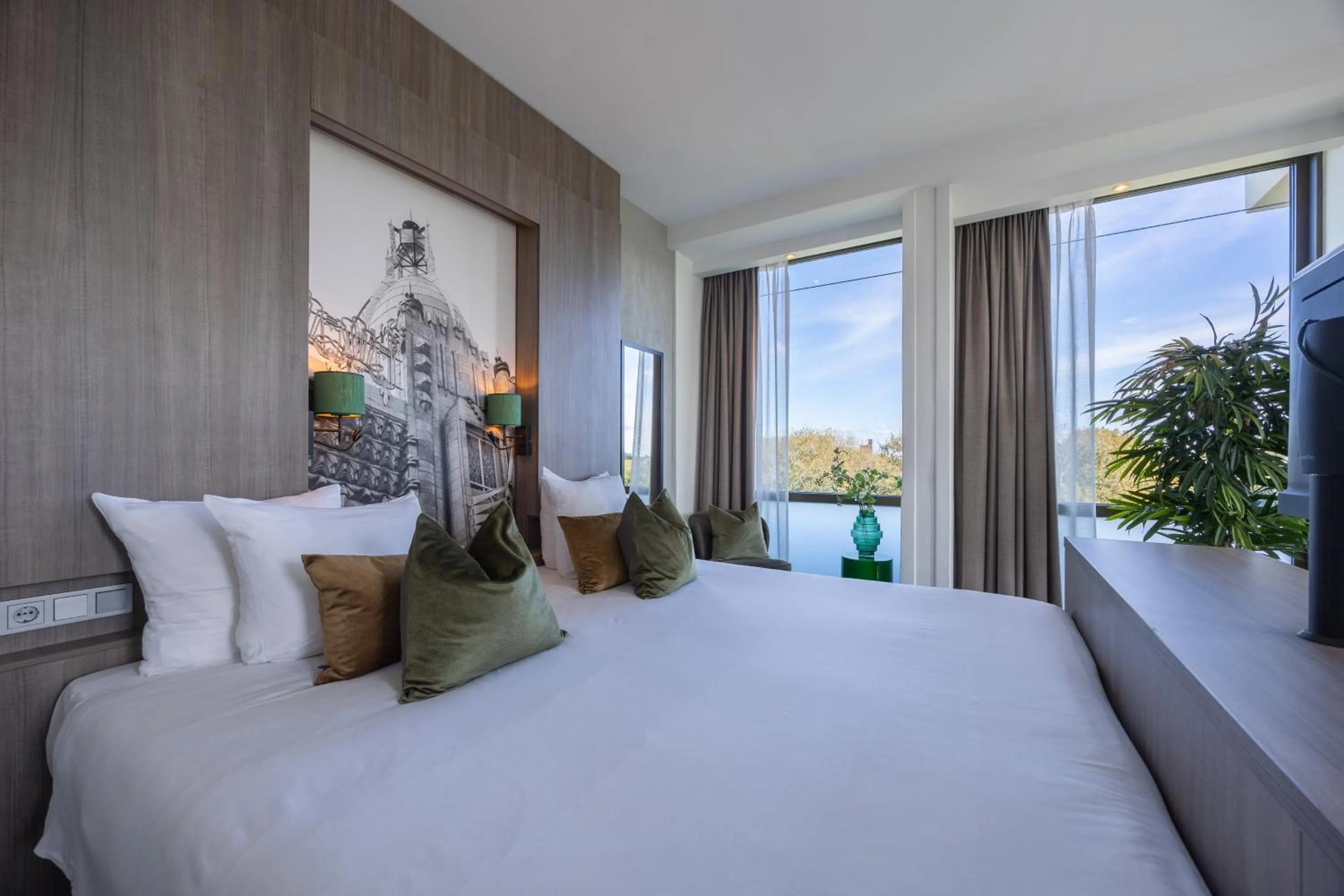 Photo of the whole room, Bed in Leonardo Hotel Amsterdam Rembrandtpark