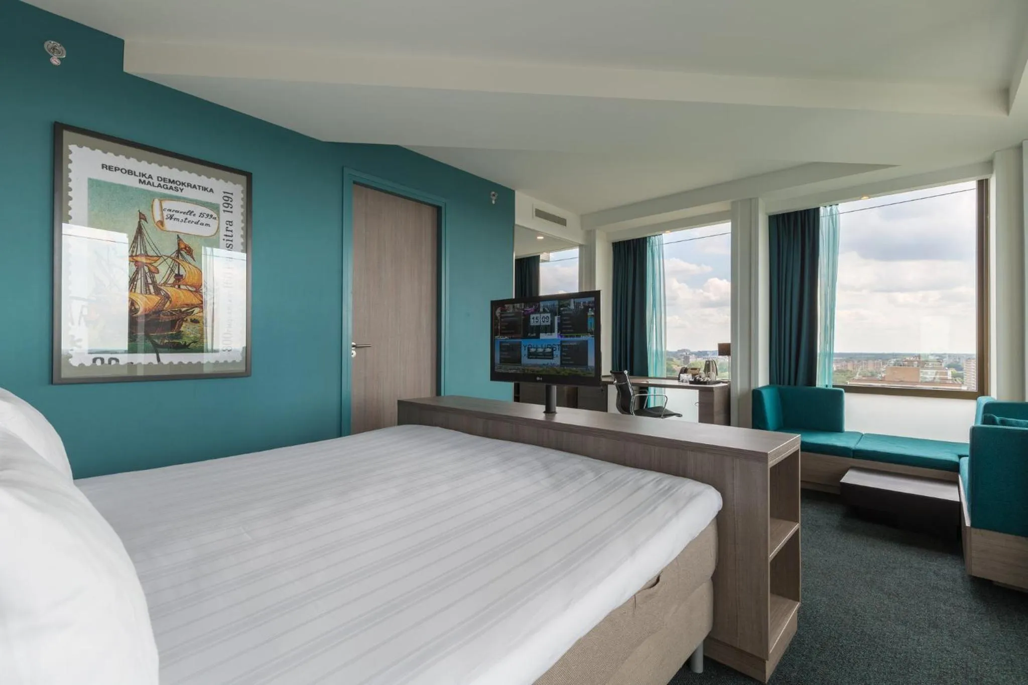 Photo of the whole room, Bed in Leonardo Hotel Amsterdam Rembrandtpark