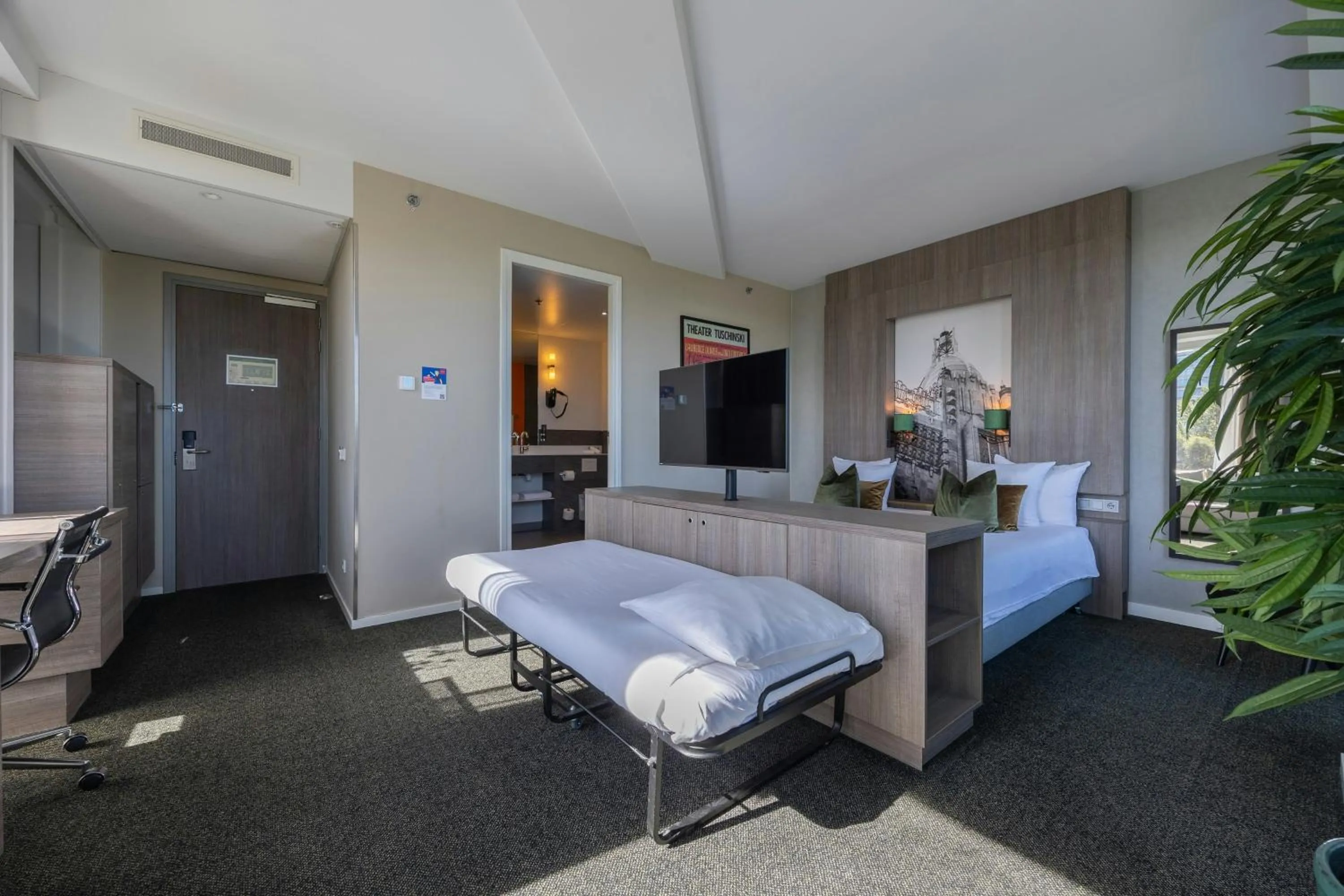 Bathroom in Leonardo Hotel Amsterdam Rembrandtpark