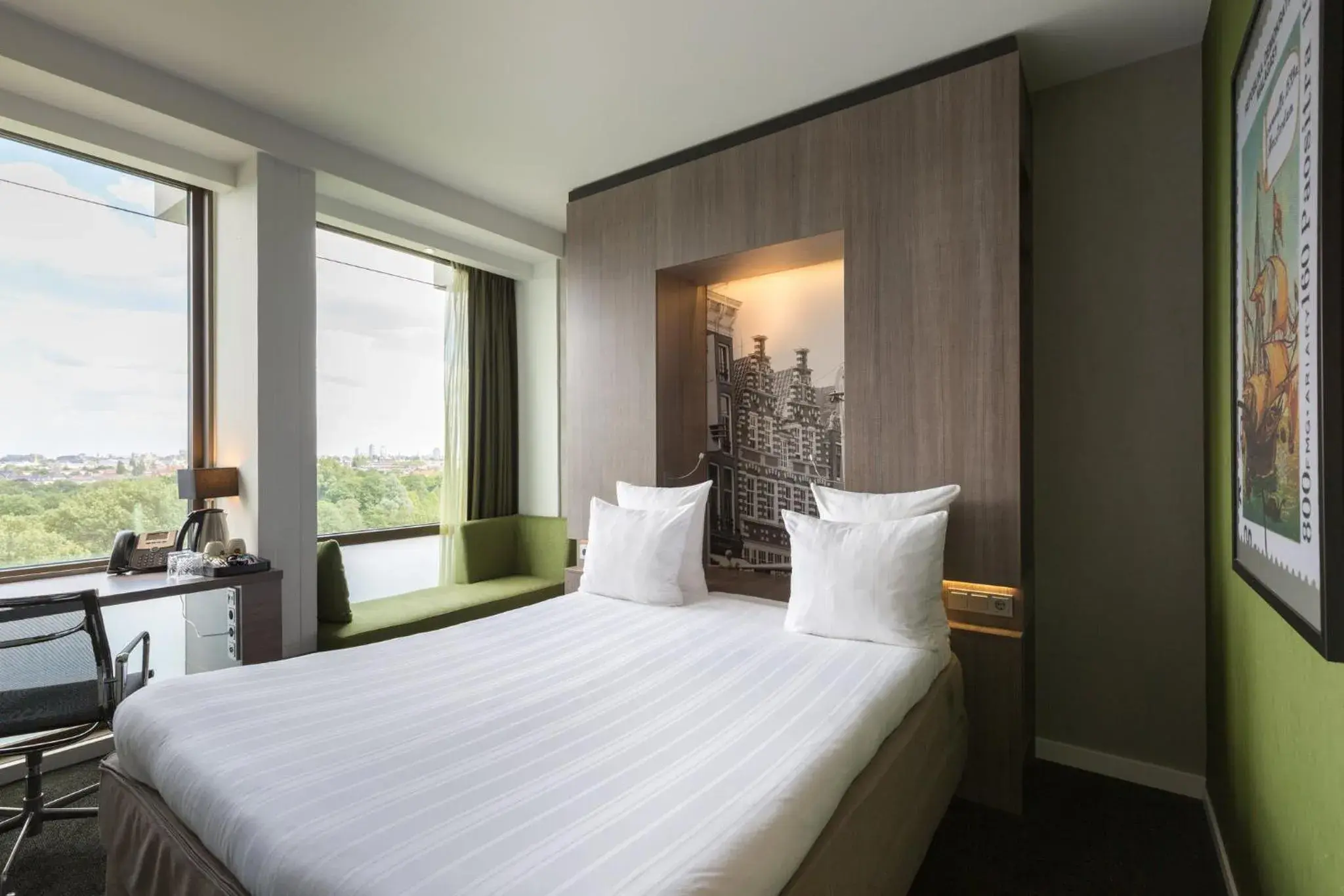 Comfort Room 1 Queen Bed in Leonardo Hotel Amsterdam Rembrandtpark Comfort Room 1 Queen Bed in Leonardo Hotel Amsterdam Rembrandtpark