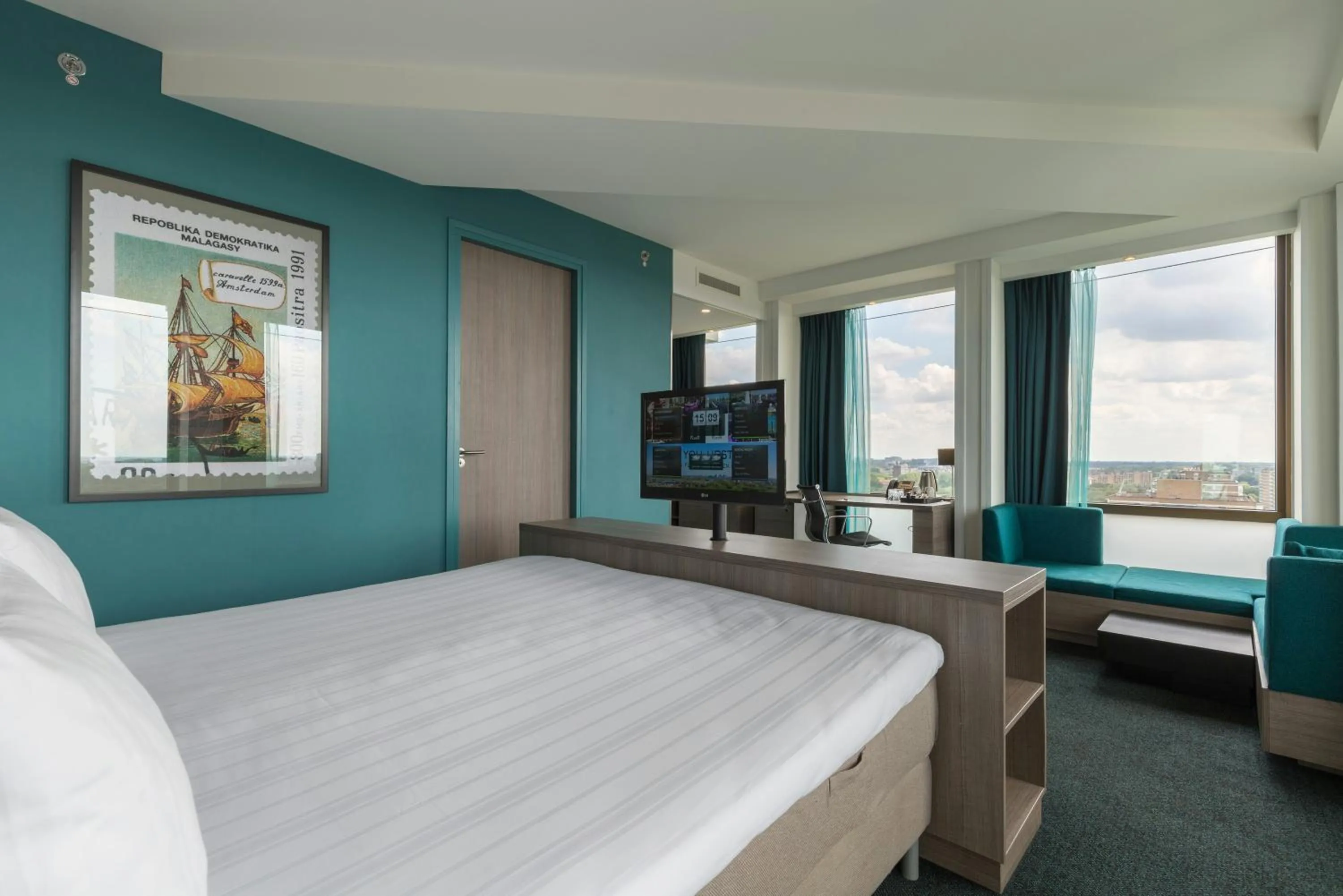 Photo of the whole room, Bed in Leonardo Hotel Amsterdam Rembrandtpark