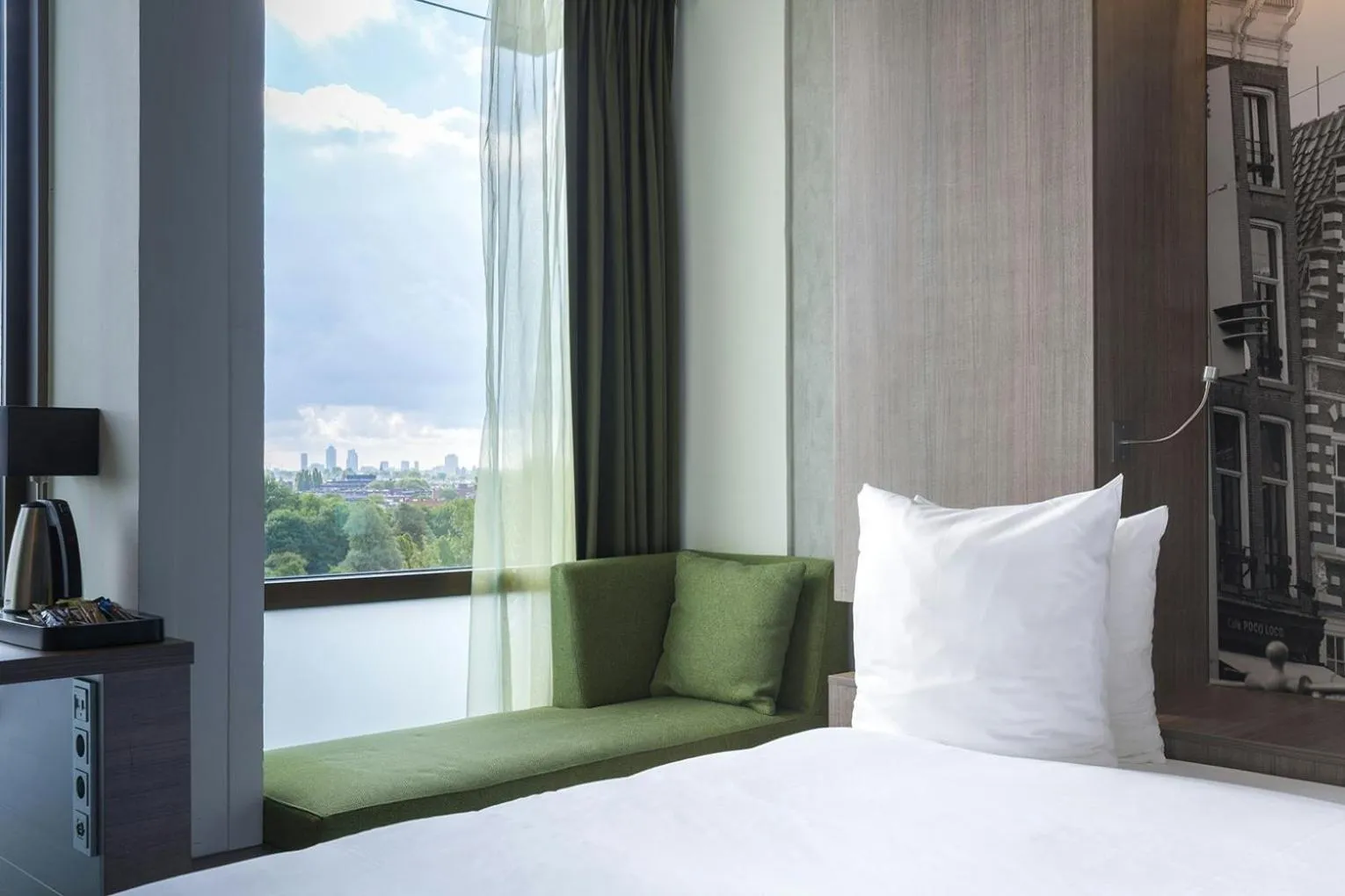 Bedroom, Bed in Leonardo Hotel Amsterdam Rembrandtpark