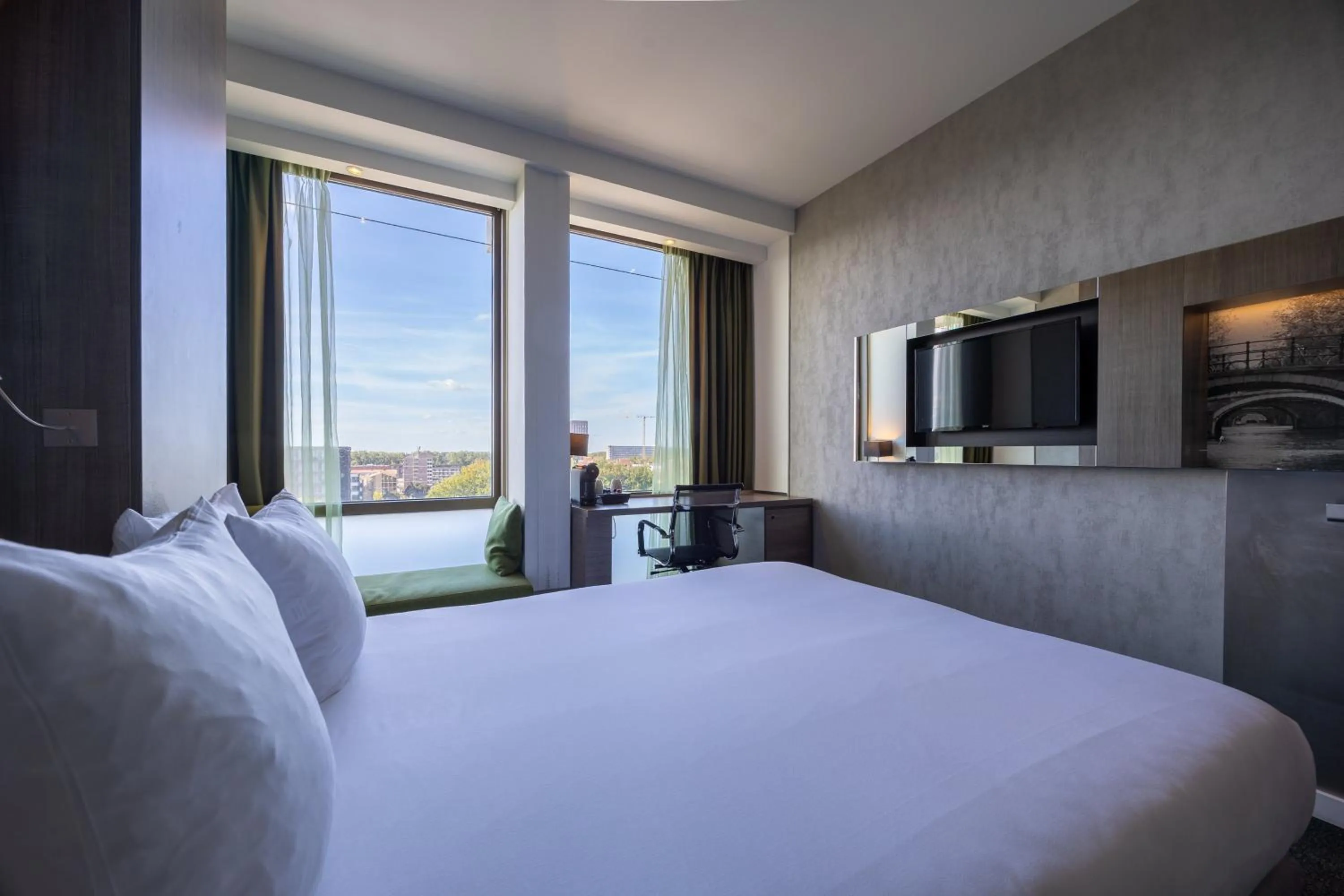 Photo of the whole room, Bed in Leonardo Hotel Amsterdam Rembrandtpark