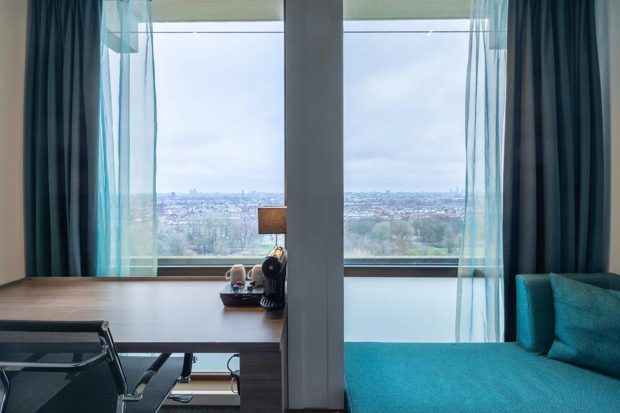 Bedroom in Leonardo Hotel Amsterdam Rembrandtpark