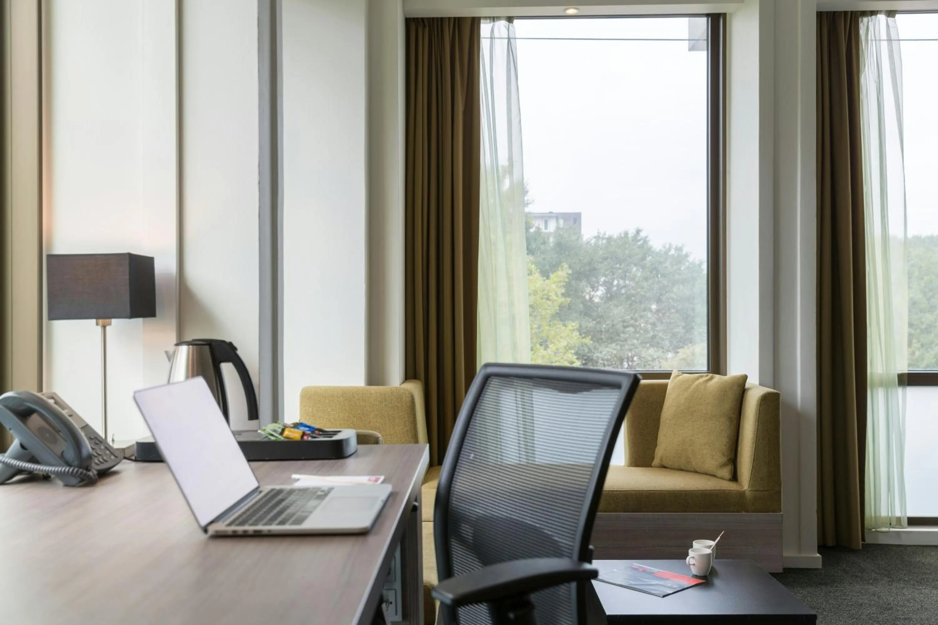 Bedroom in Leonardo Hotel Amsterdam Rembrandtpark