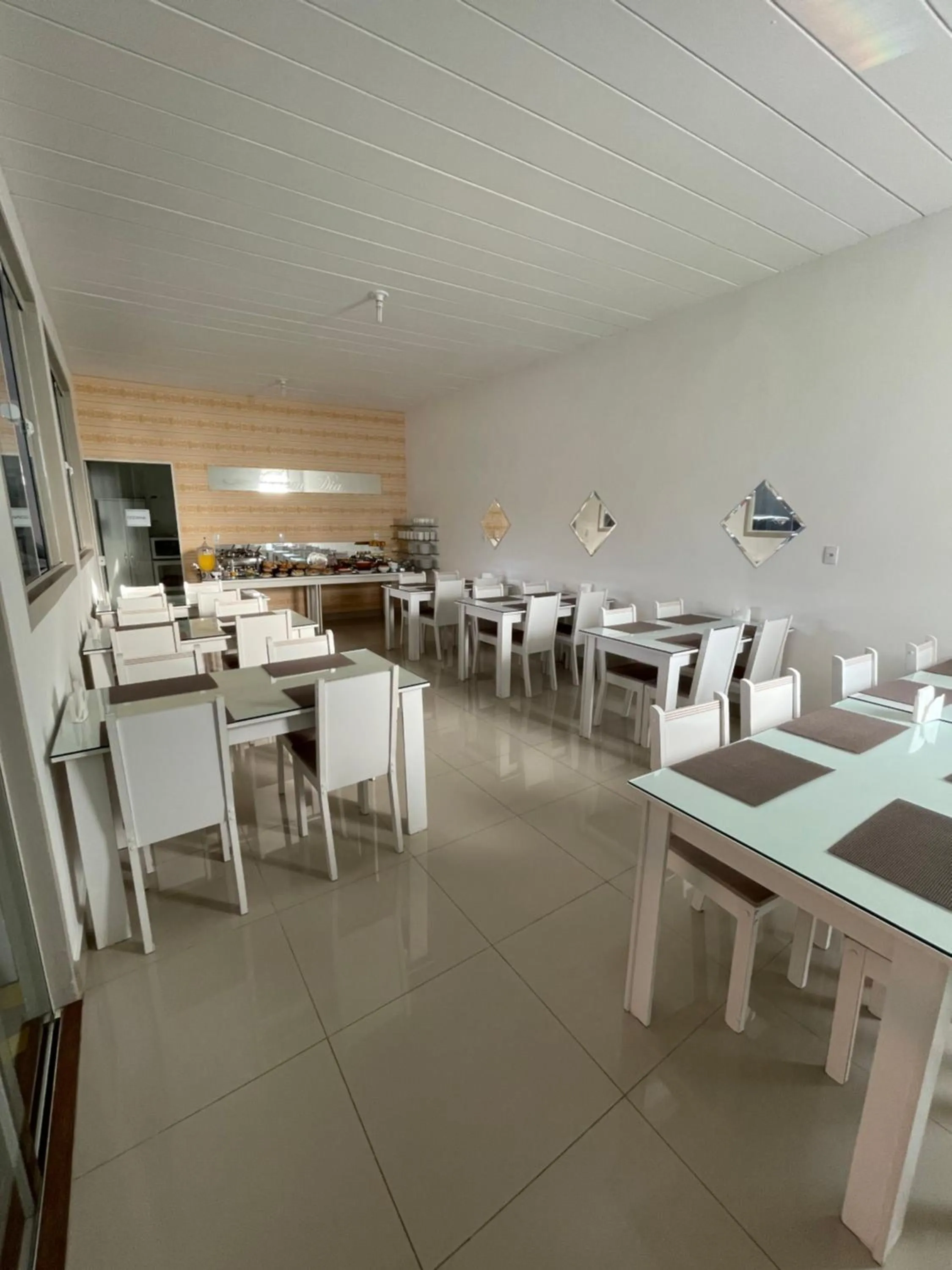 Restaurant/places to eat in Penha Parque Pousada