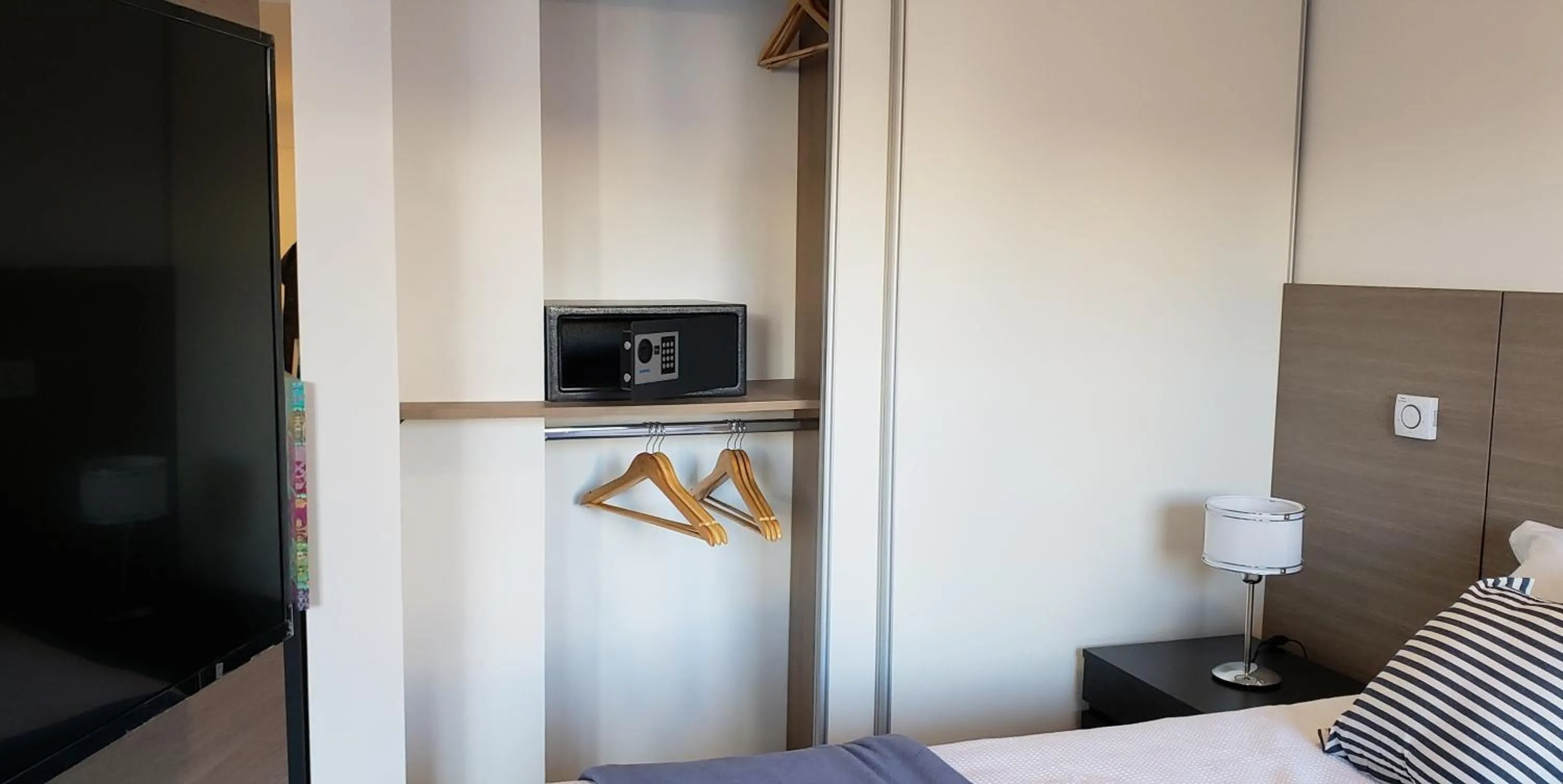 Bedroom, Bed in Aventura 208