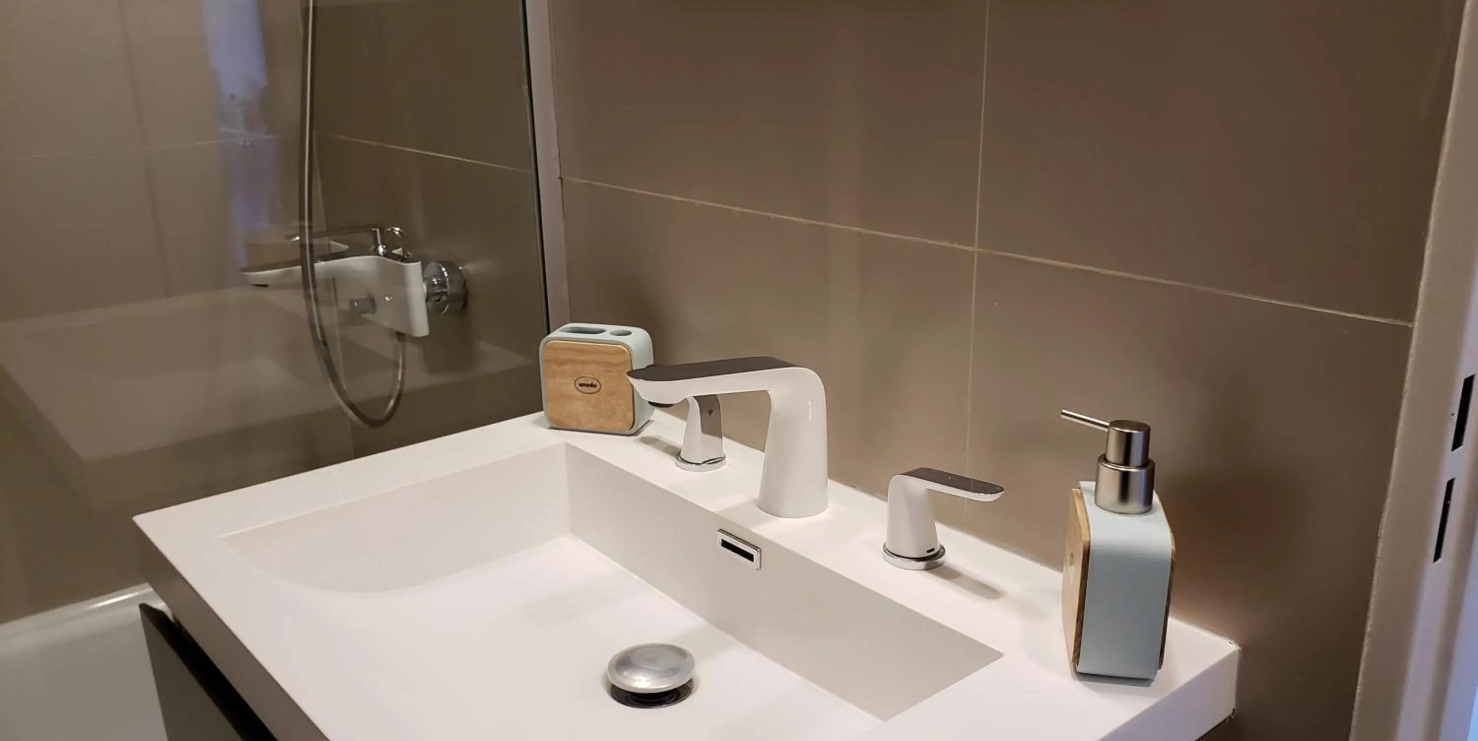 Bathroom in Aventura 208