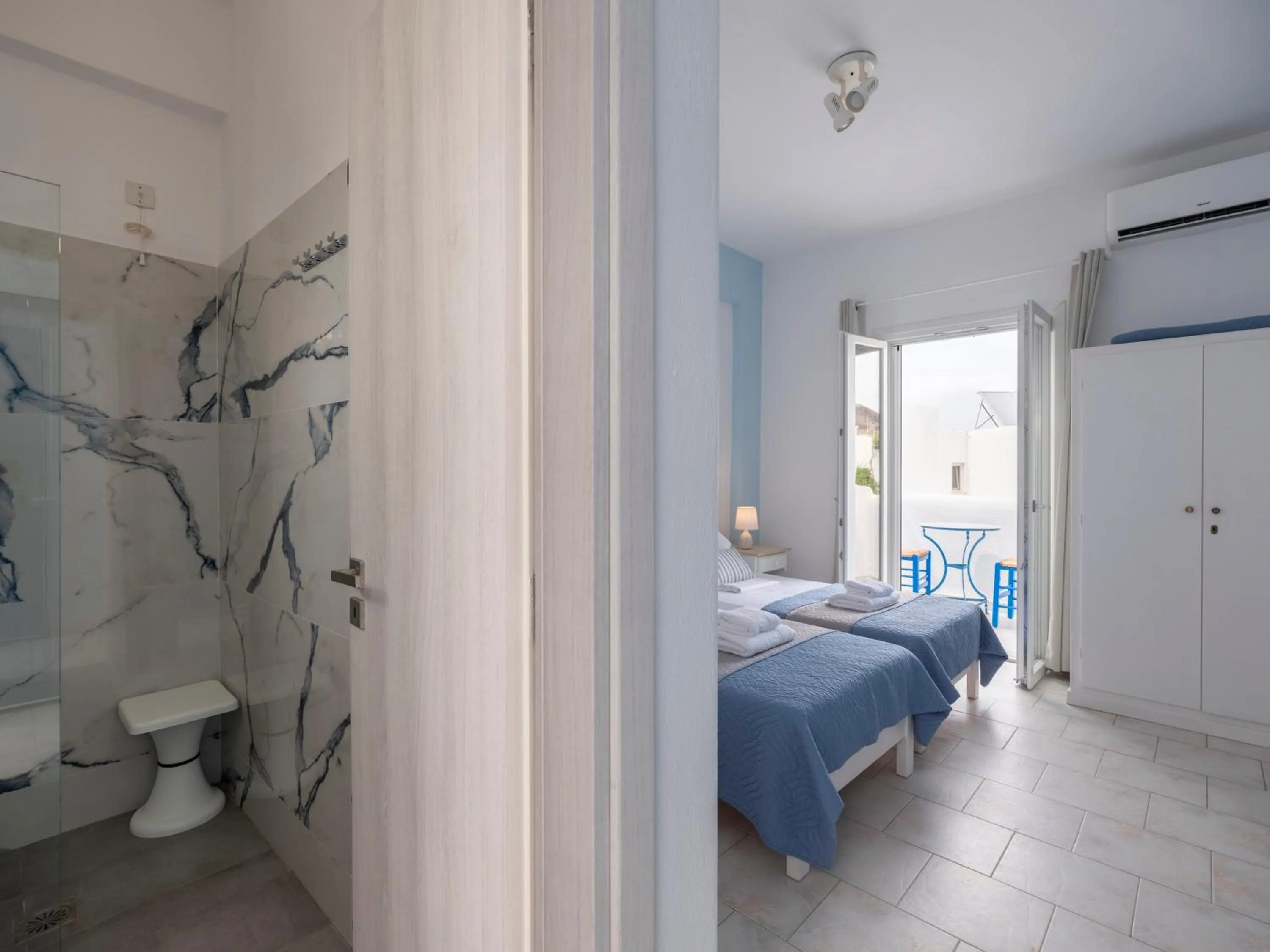 Bathroom, Bed in Ayeri Hotel