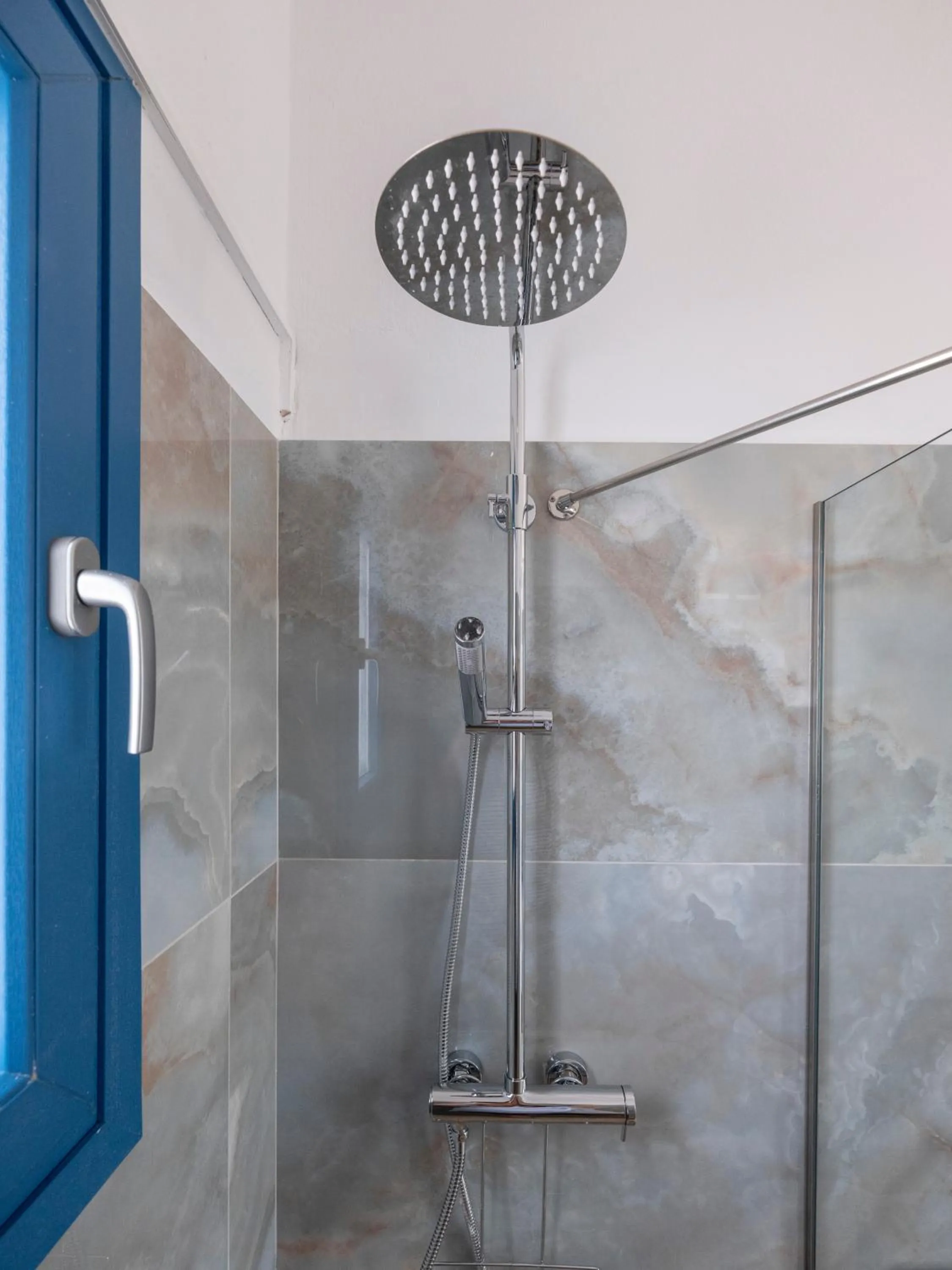 Bathroom in Ayeri Hotel