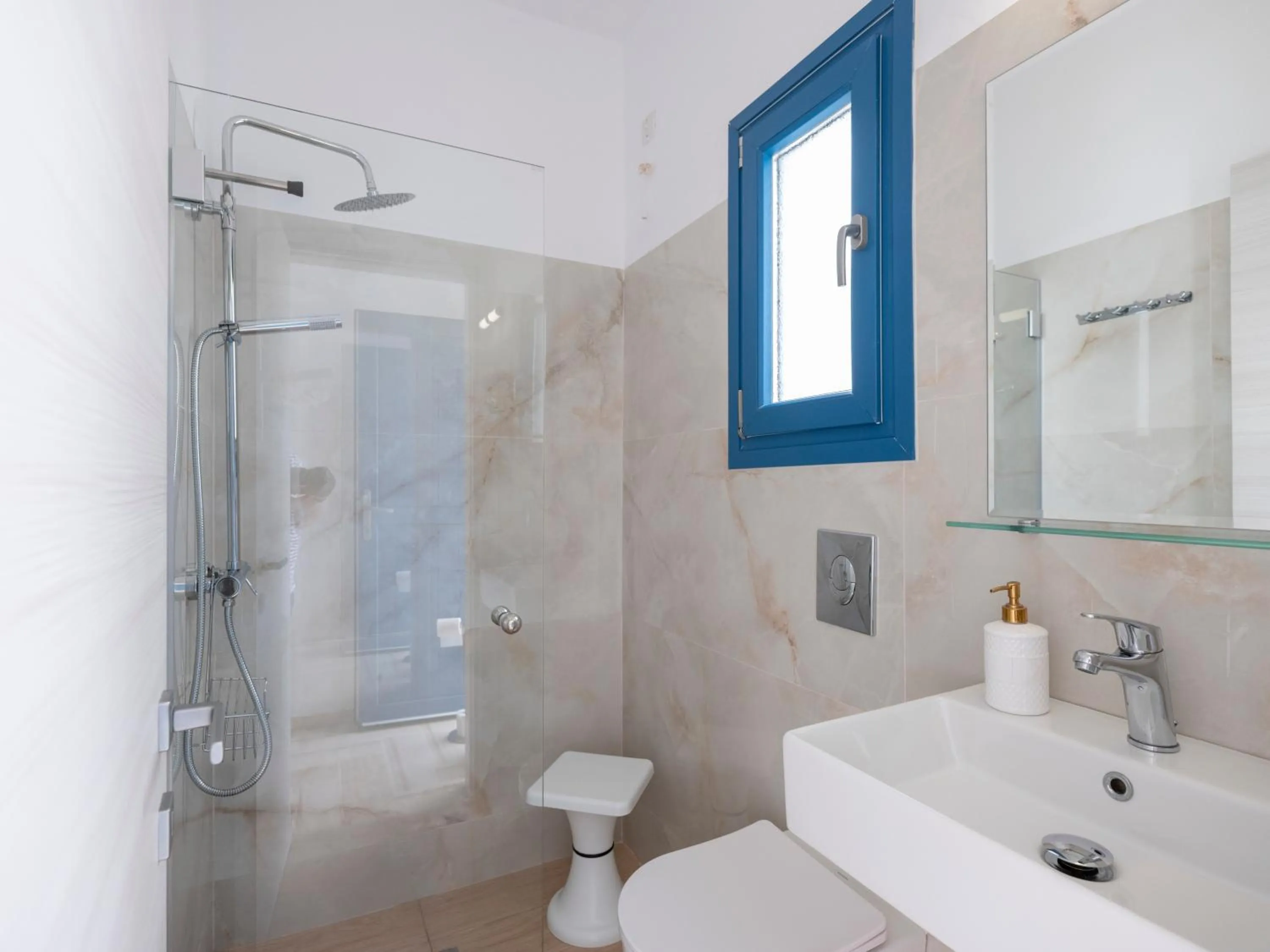 Bathroom in Ayeri Hotel