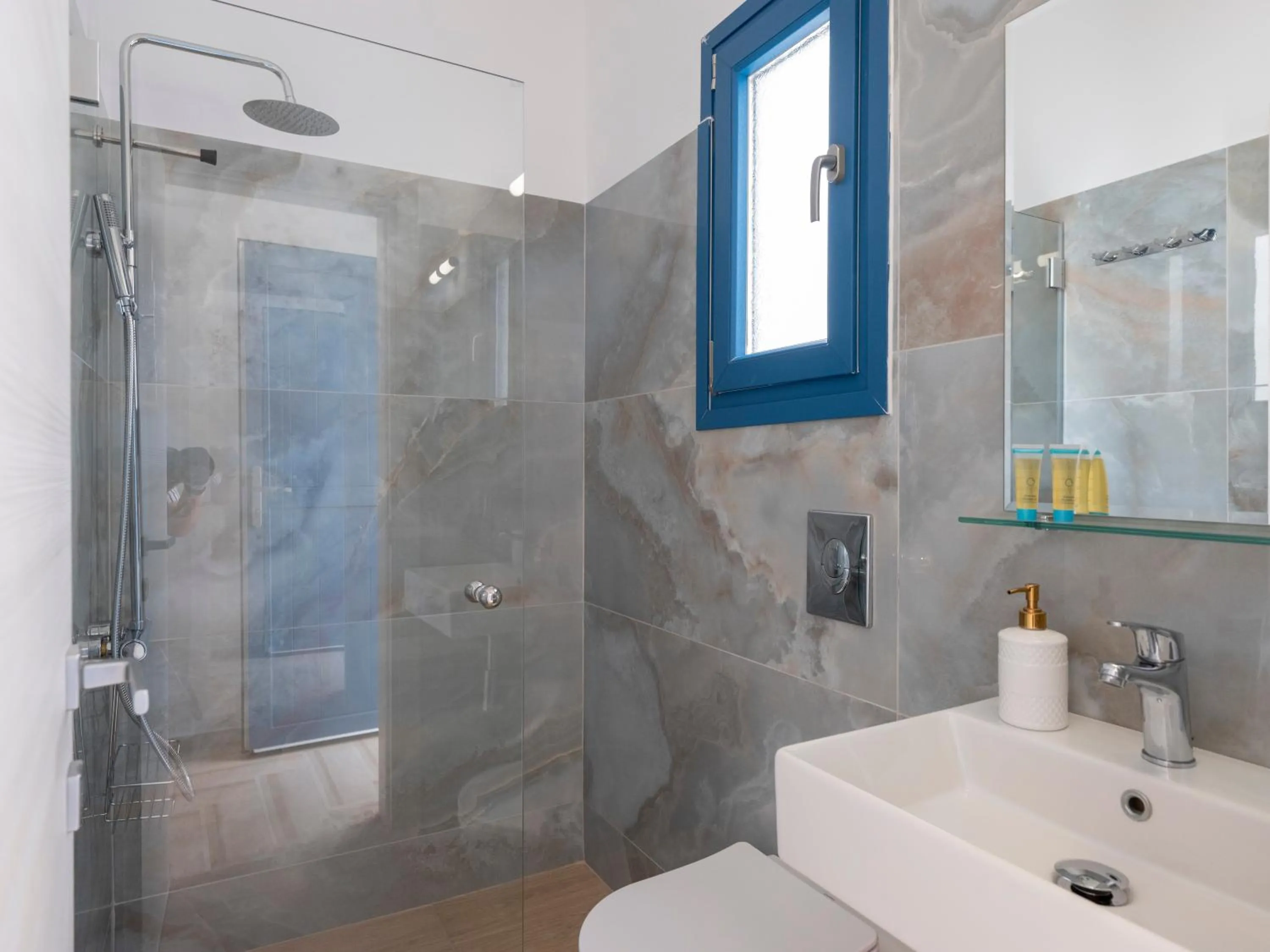 Bathroom in Ayeri Hotel