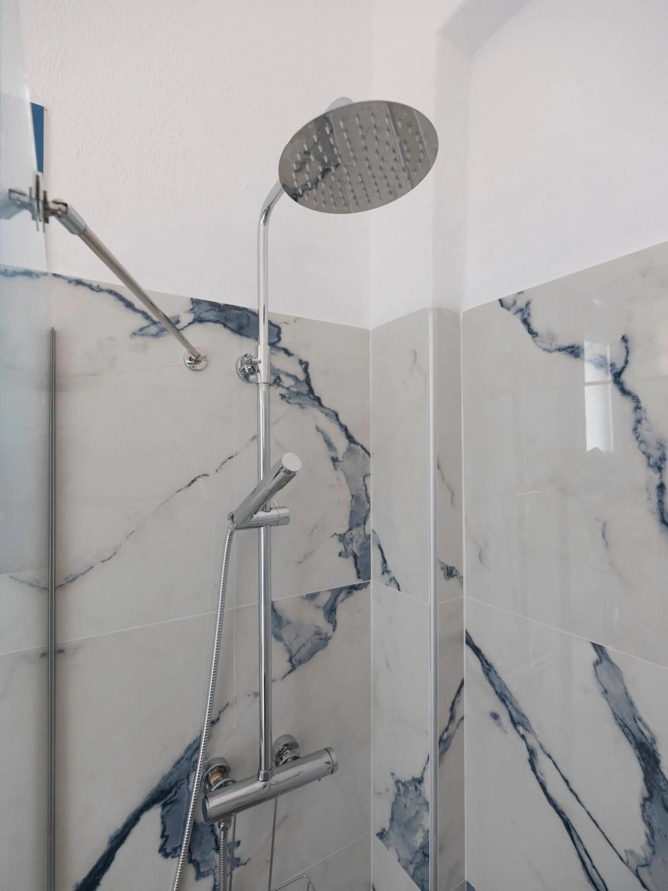 Bathroom in Ayeri Hotel