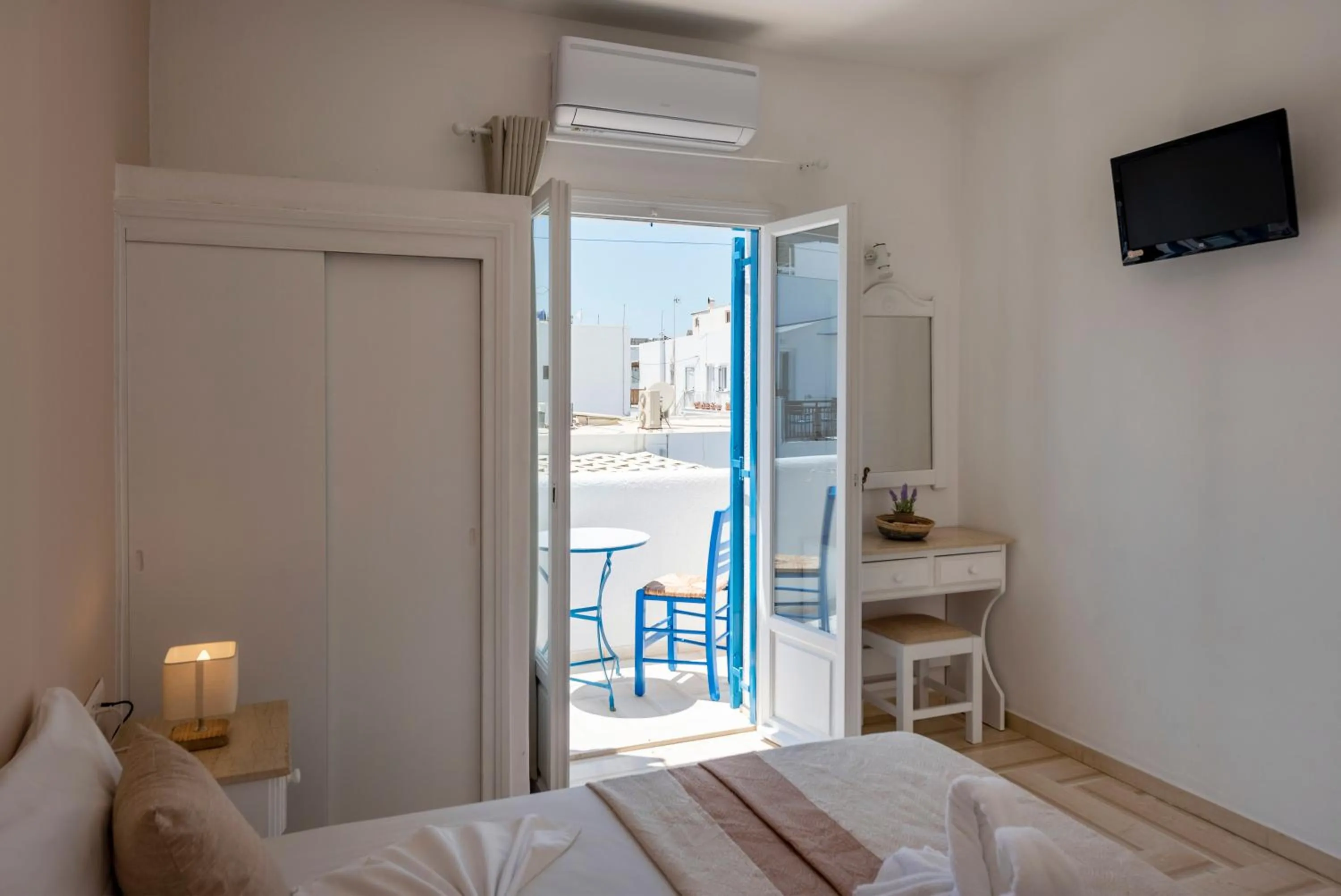 Bedroom, Bed in Ayeri Hotel