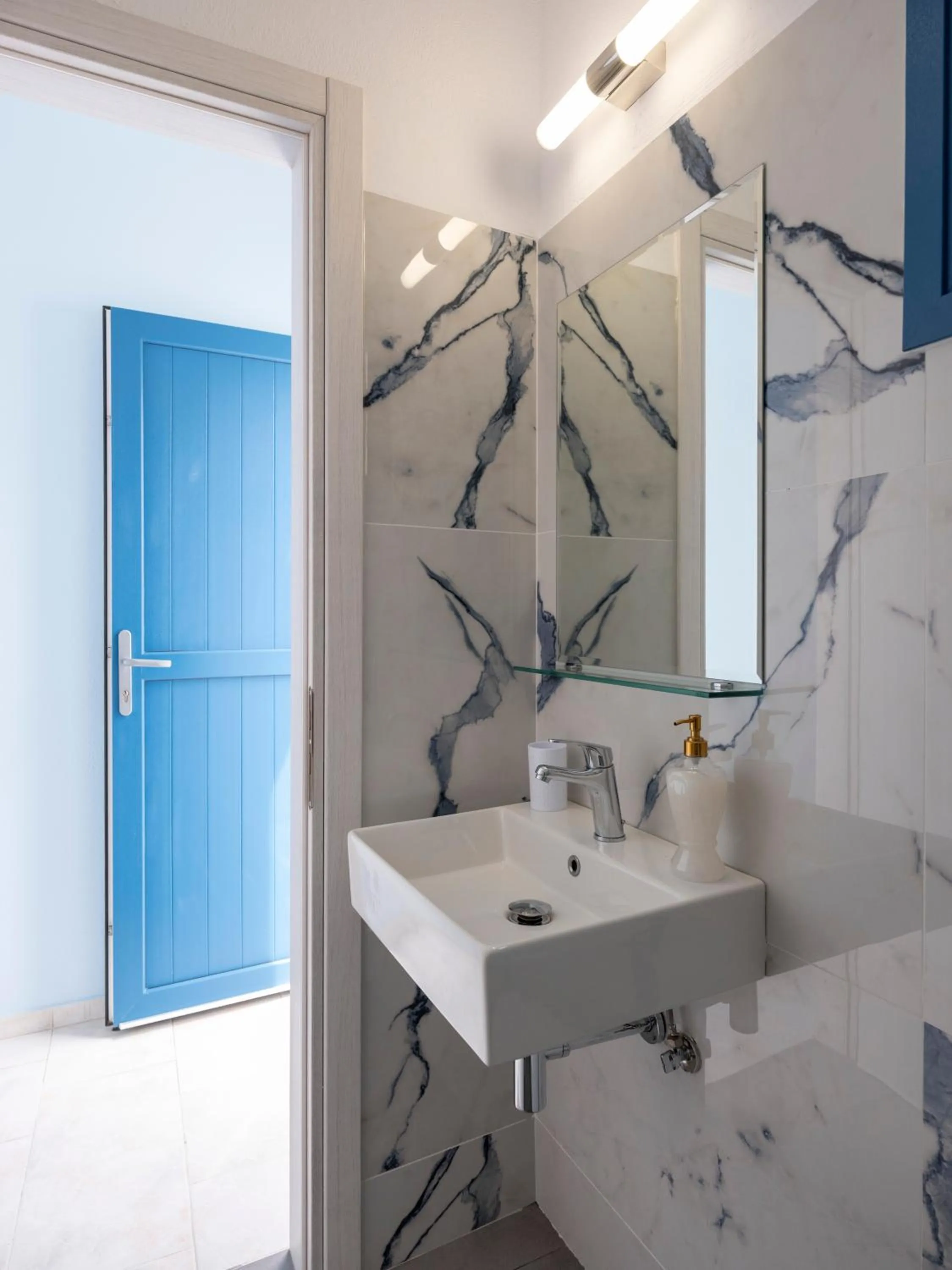 Bathroom in Ayeri Hotel