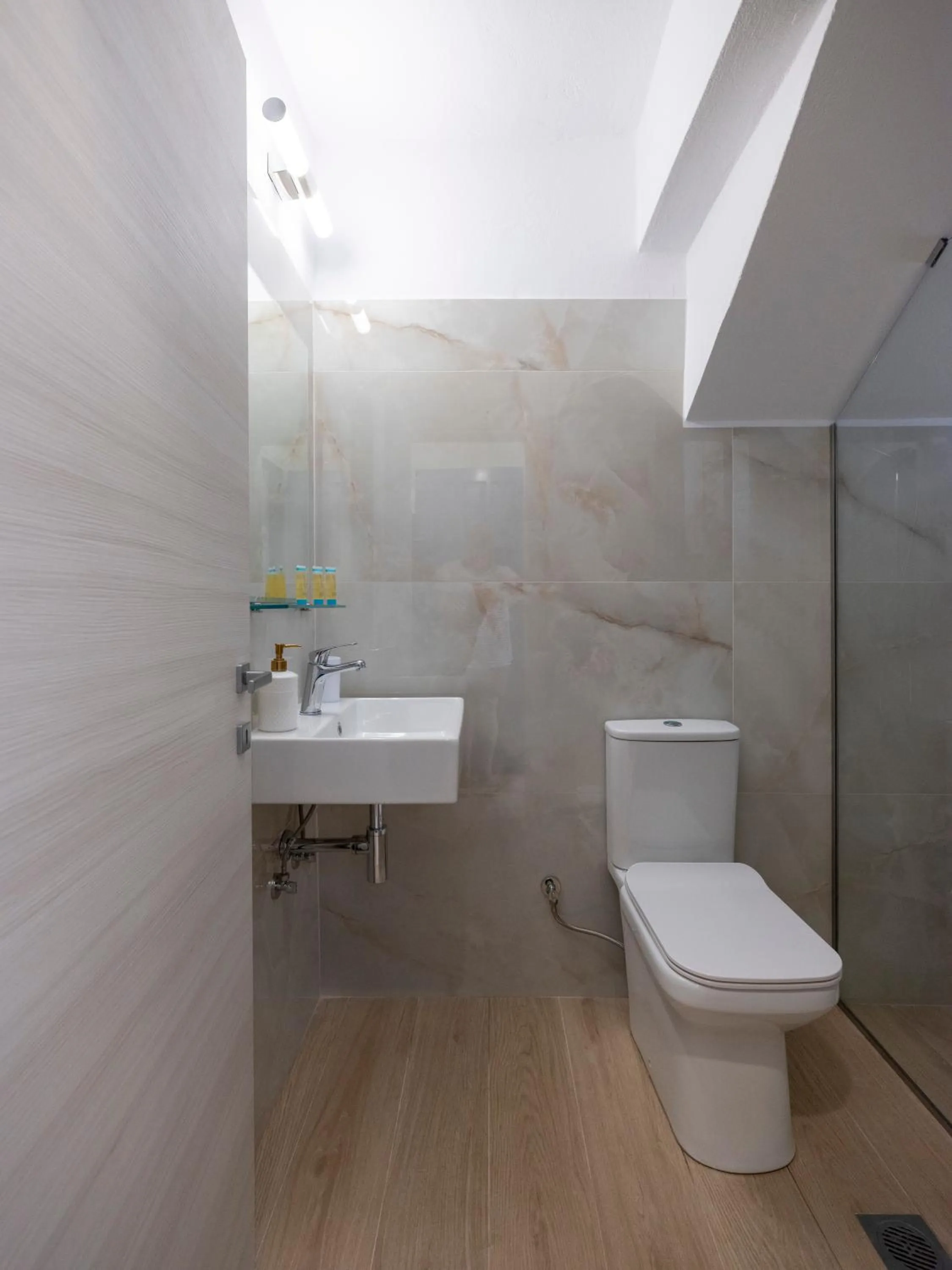 Bathroom in Ayeri Hotel