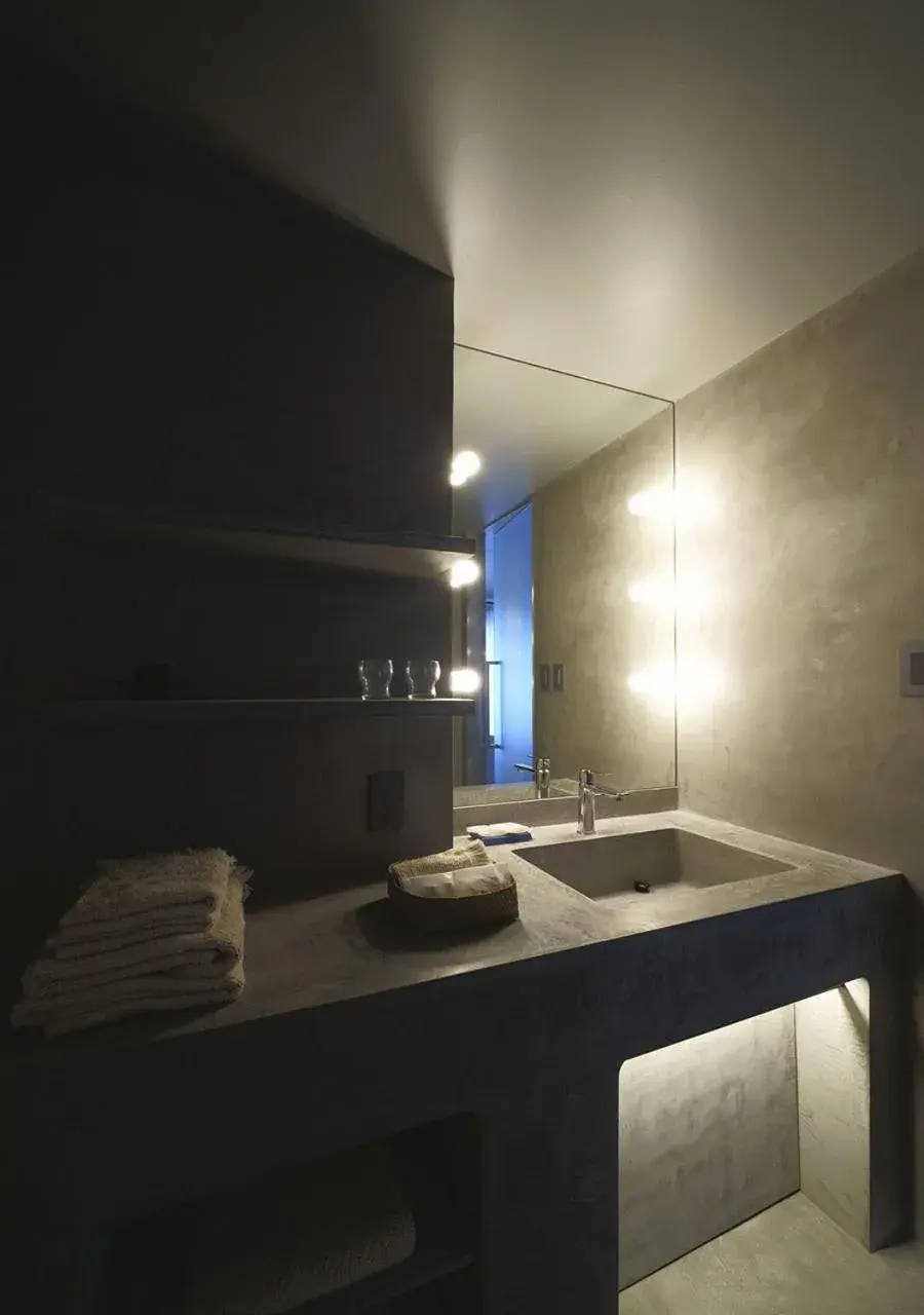 Property building in Malda Kyoto Property building in Malda Kyoto