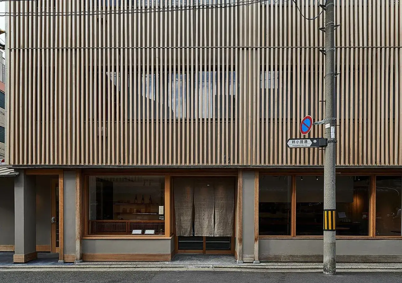 Property building in Malda Kyoto Property building in Malda Kyoto
