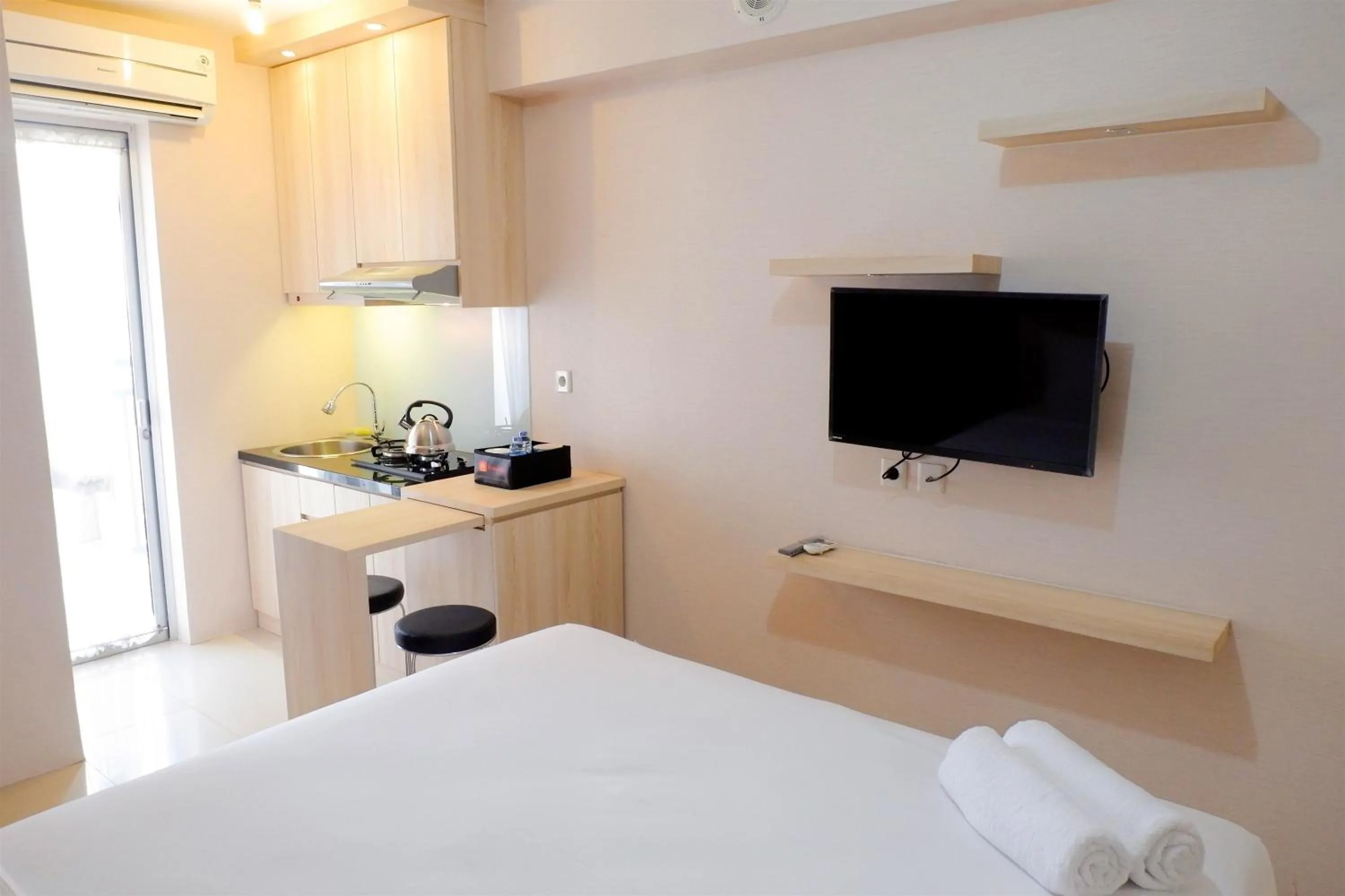 Cozy Studio at Bassura Apartment near to Bassura Mall By Travelio