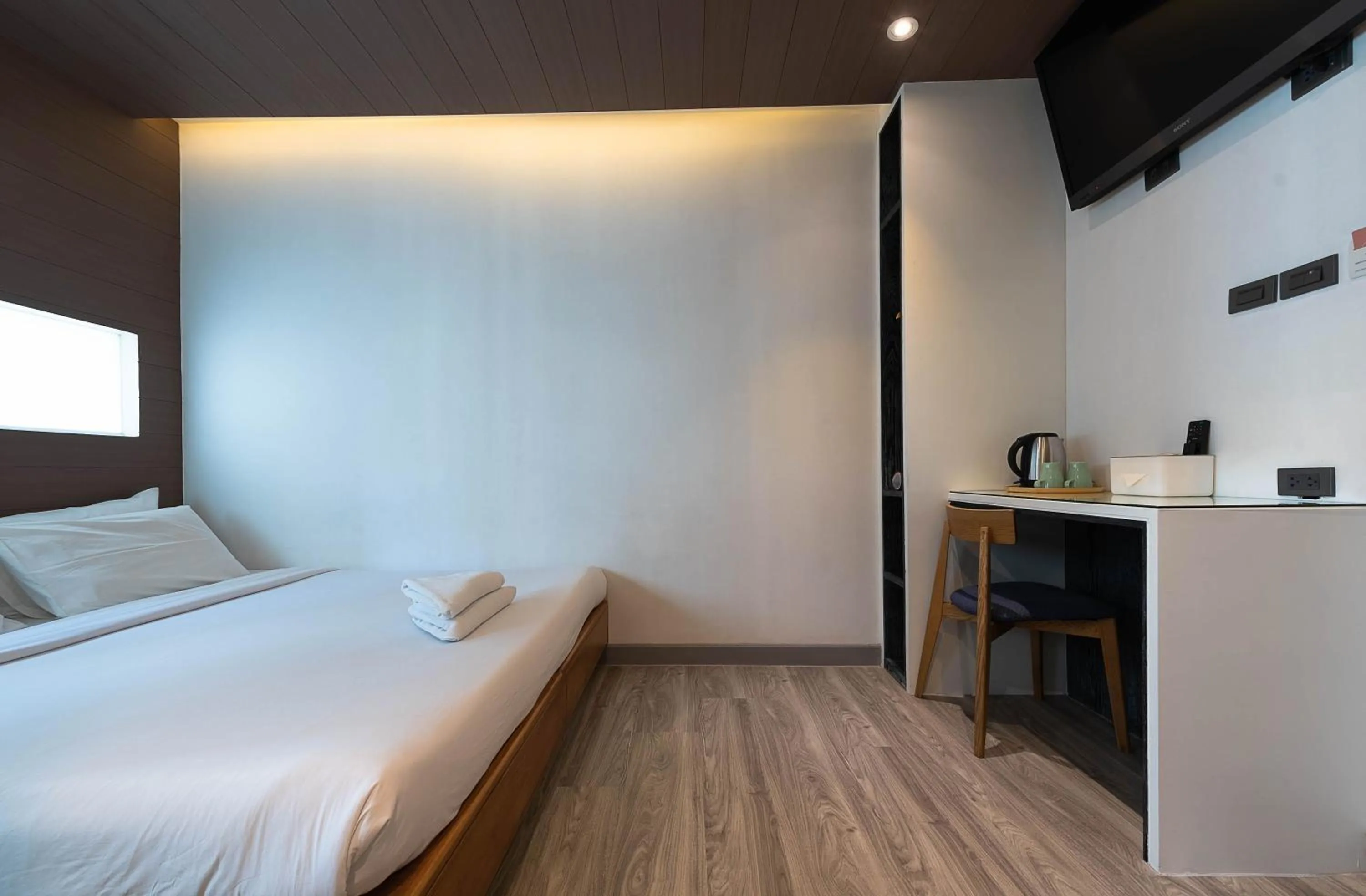 Photo of the whole room, Bed in The Period Pratunam