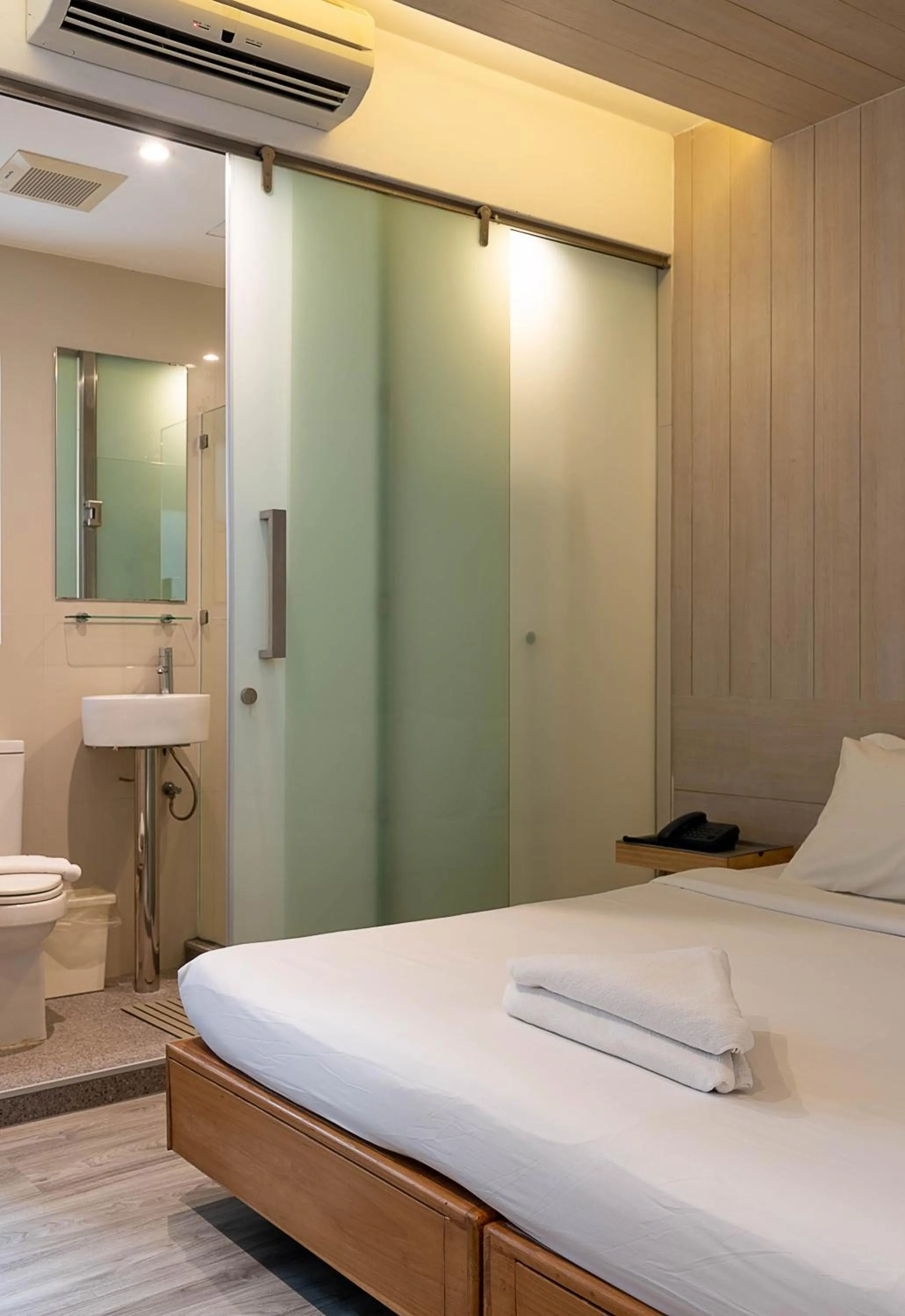 Bathroom, Bed in The Period Pratunam