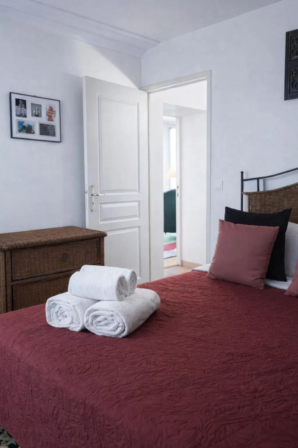 Bed in Lion d'Or Paris Suites