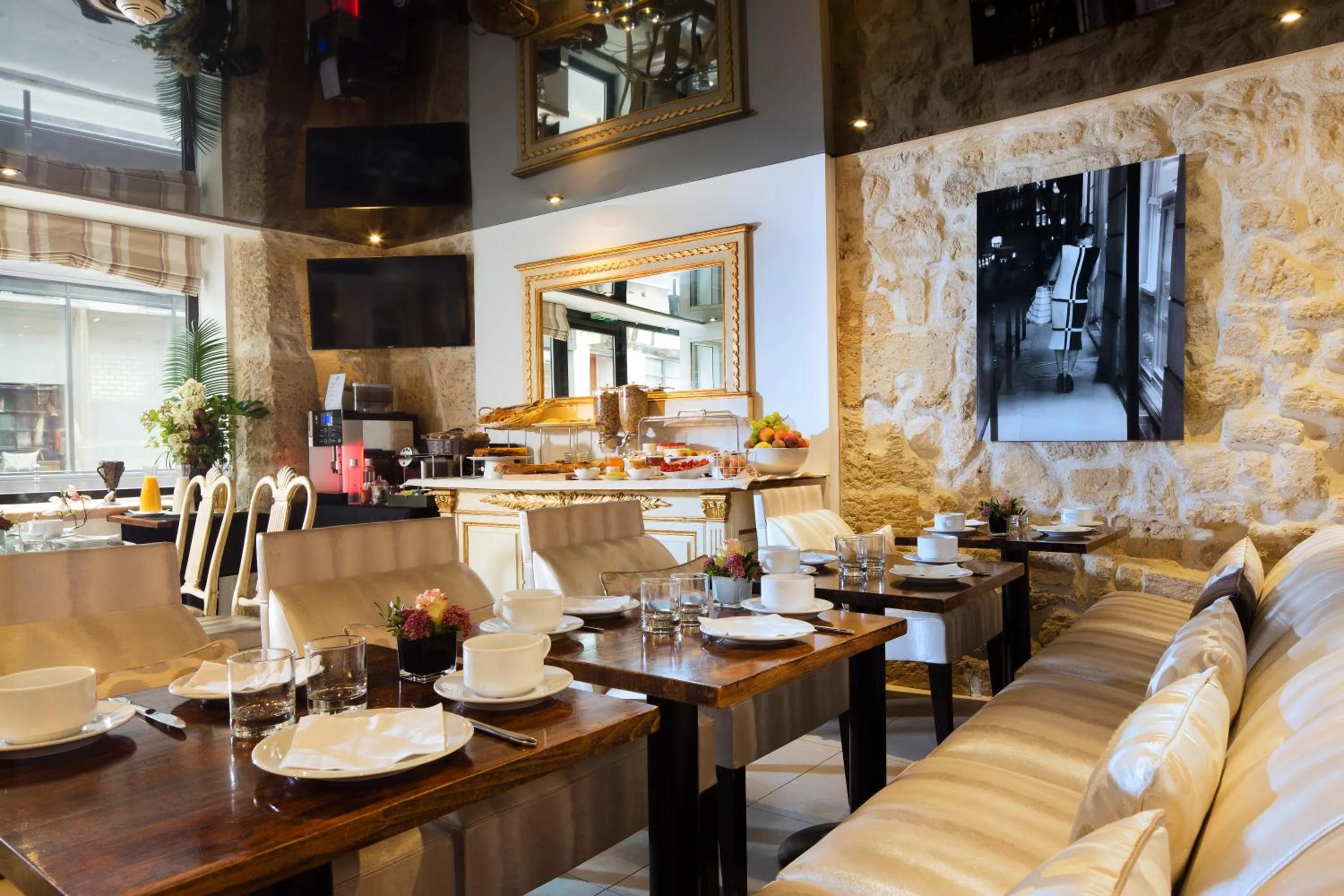 Restaurant/places to eat in Résidence du Lion d'Or Louvre