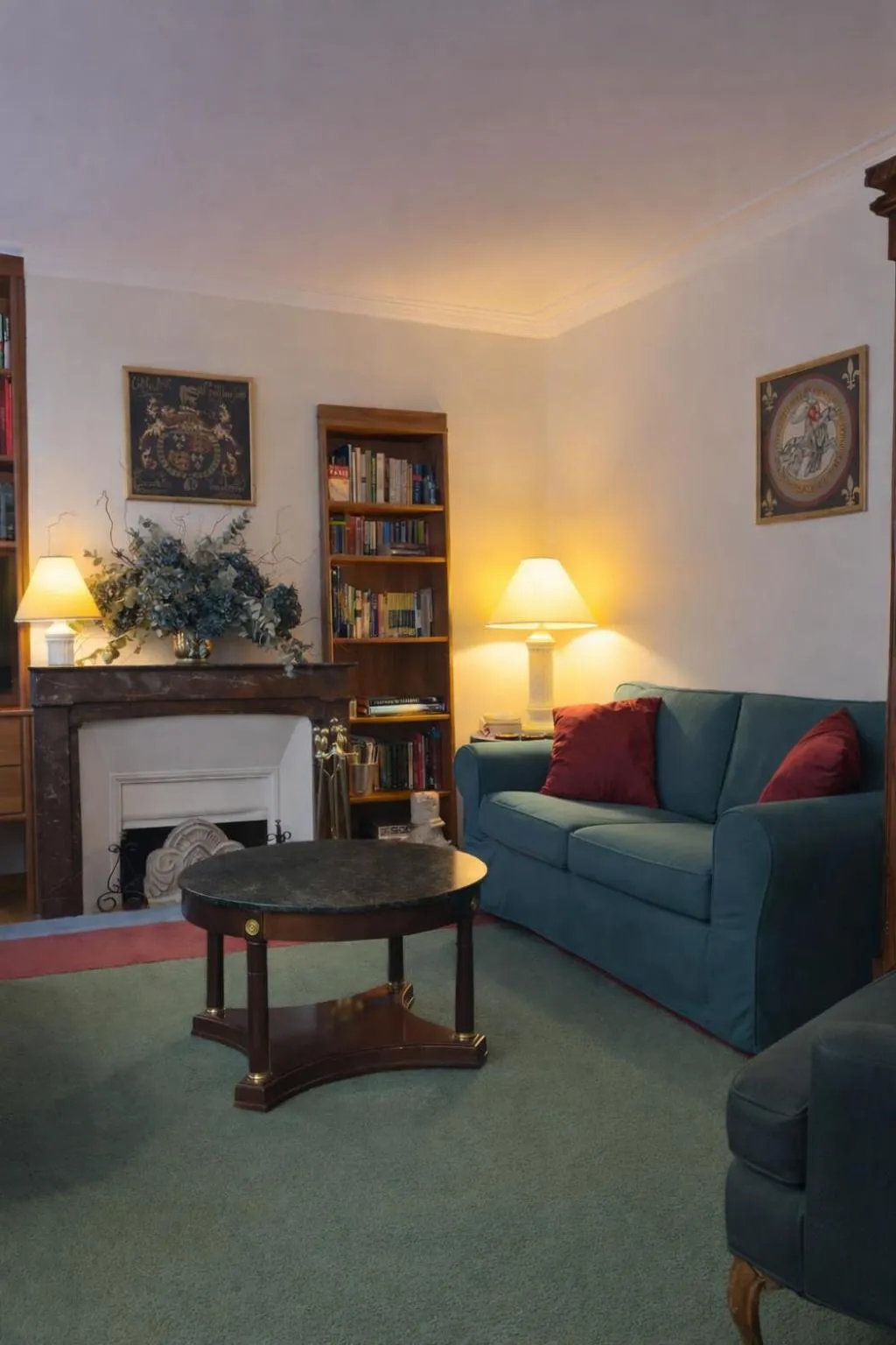 Library in Lion d'Or Paris Suites