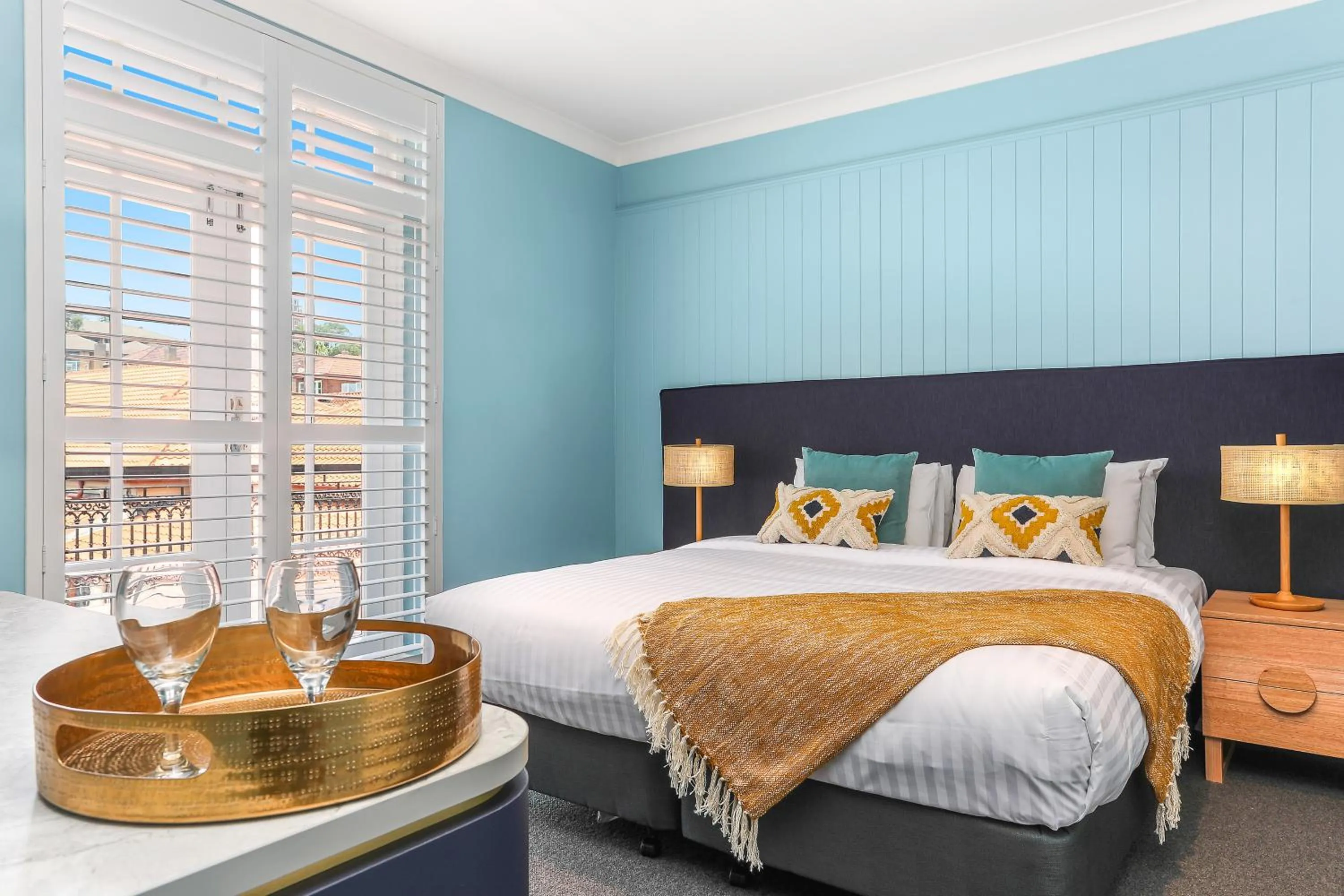 Photo of the whole room, Bed in Coogee Bay Hotel