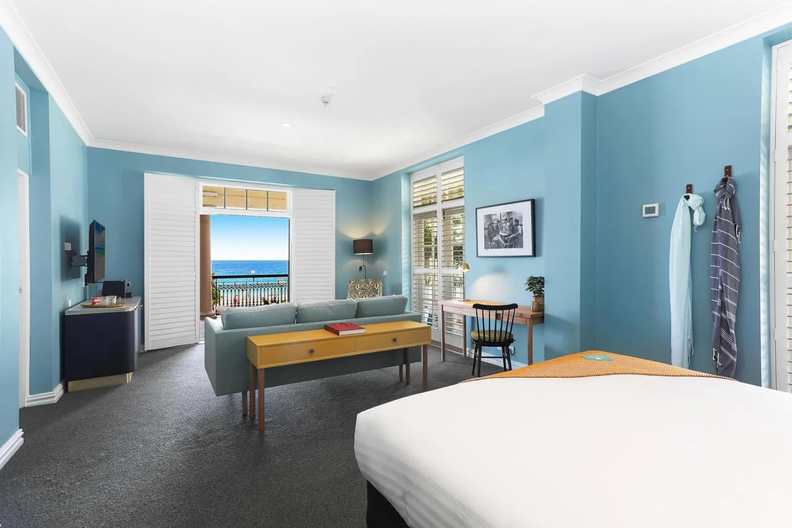 Sea view, Bed in Coogee Bay Hotel
