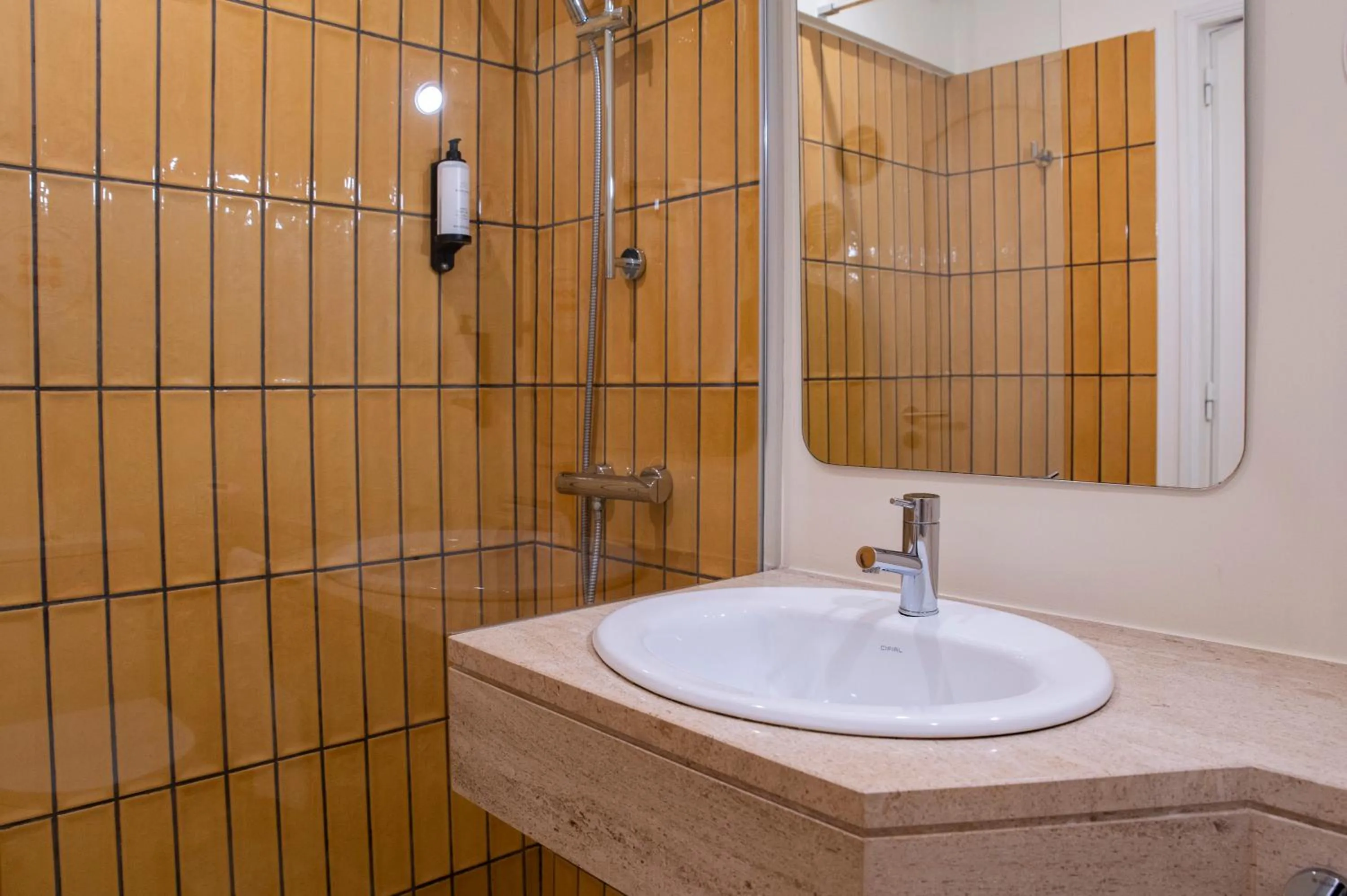 Shower in WOT Lagos Montemar Soul