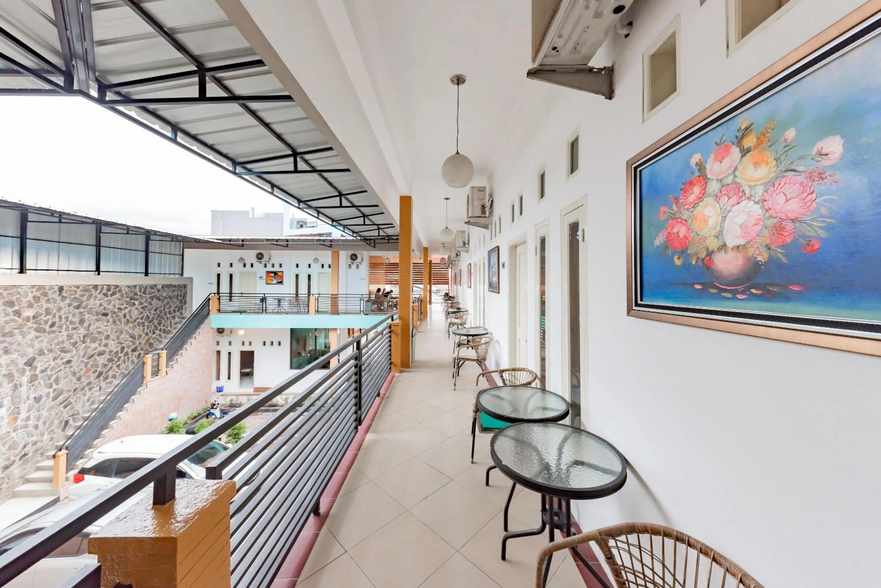 Balcony/Terrace in RedDoorz near Kejaksan Station Cirebon