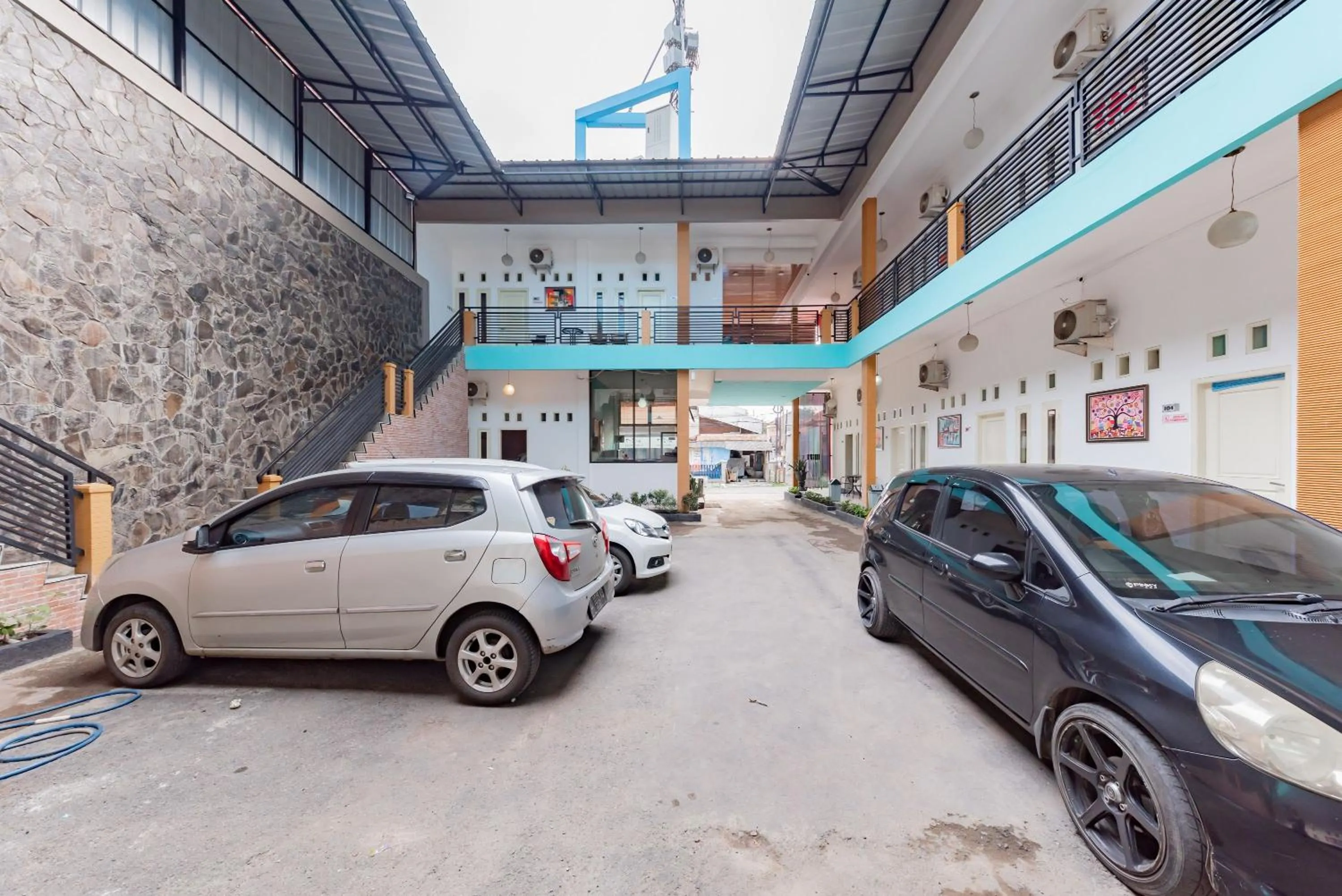 Parking in RedDoorz near Kejaksan Station Cirebon