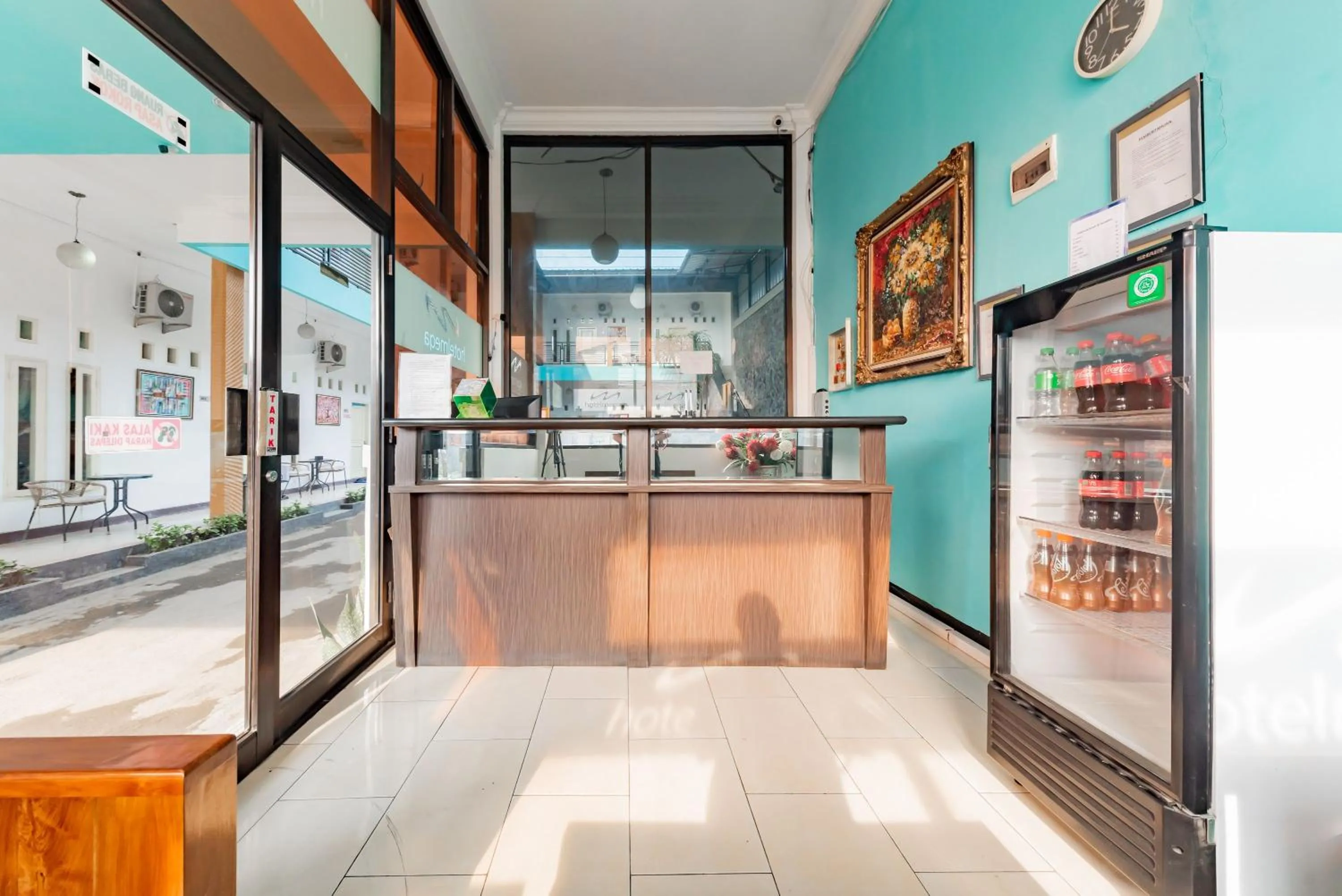 Lobby or reception in RedDoorz near Kejaksan Station Cirebon